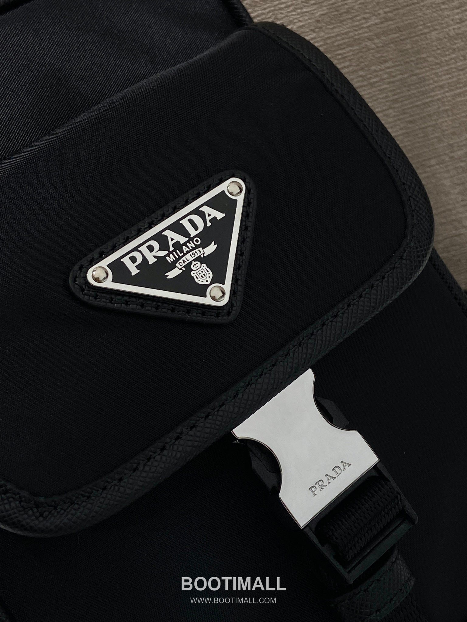 Prada Smartphone Chest Bag Re-Nylon, Saffiano Leather Black 프라다 스마트폰 체스트백 2ZH194 리나일론, 사피아노 레더 블랙 17cm 11