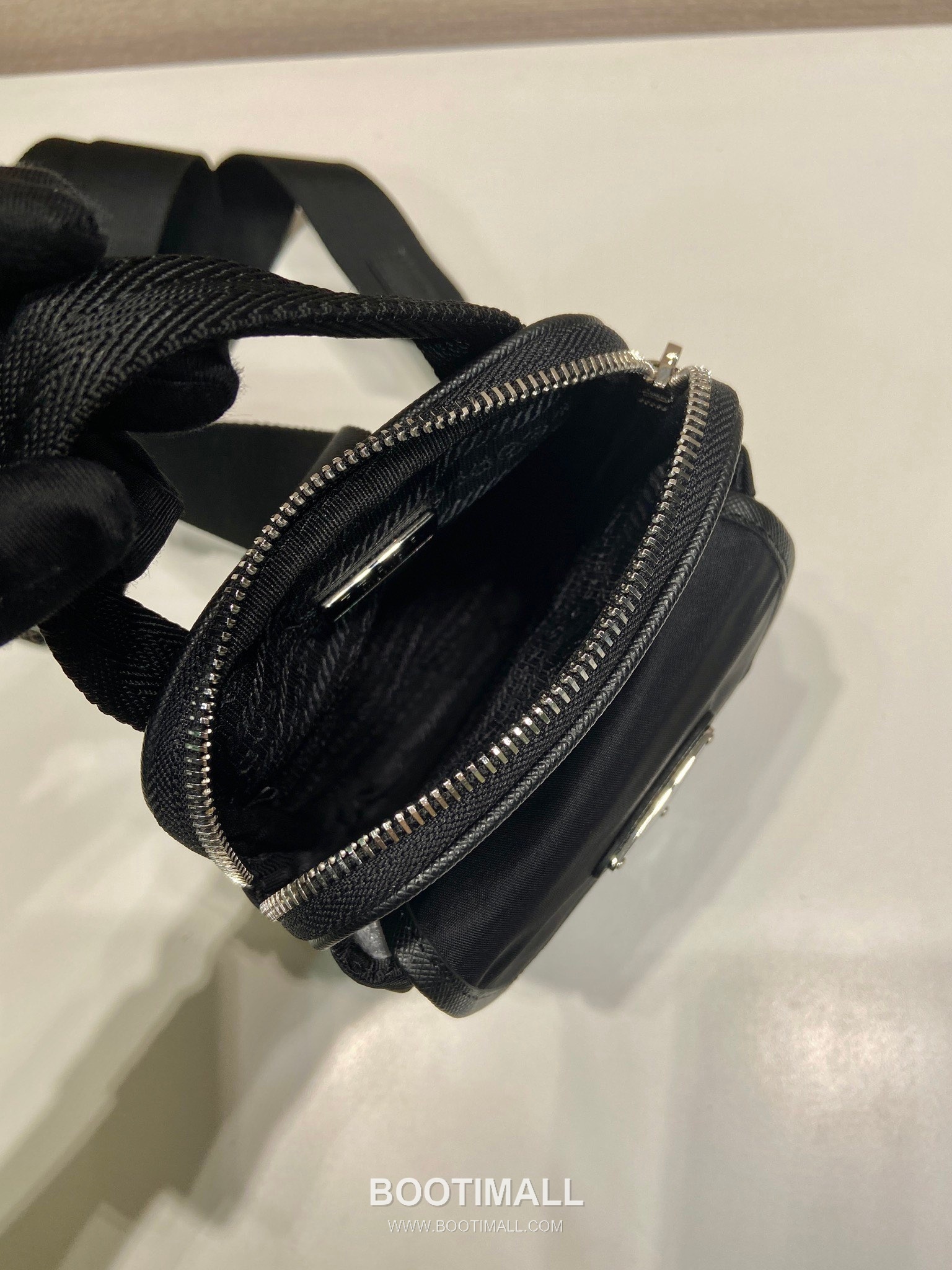 Prada Smartphone Chest Bag Re-Nylon, Saffiano Leather Black 프라다 스마트폰 체스트백 2ZH194 리나일론, 사피아노 레더 블랙 17cm 12