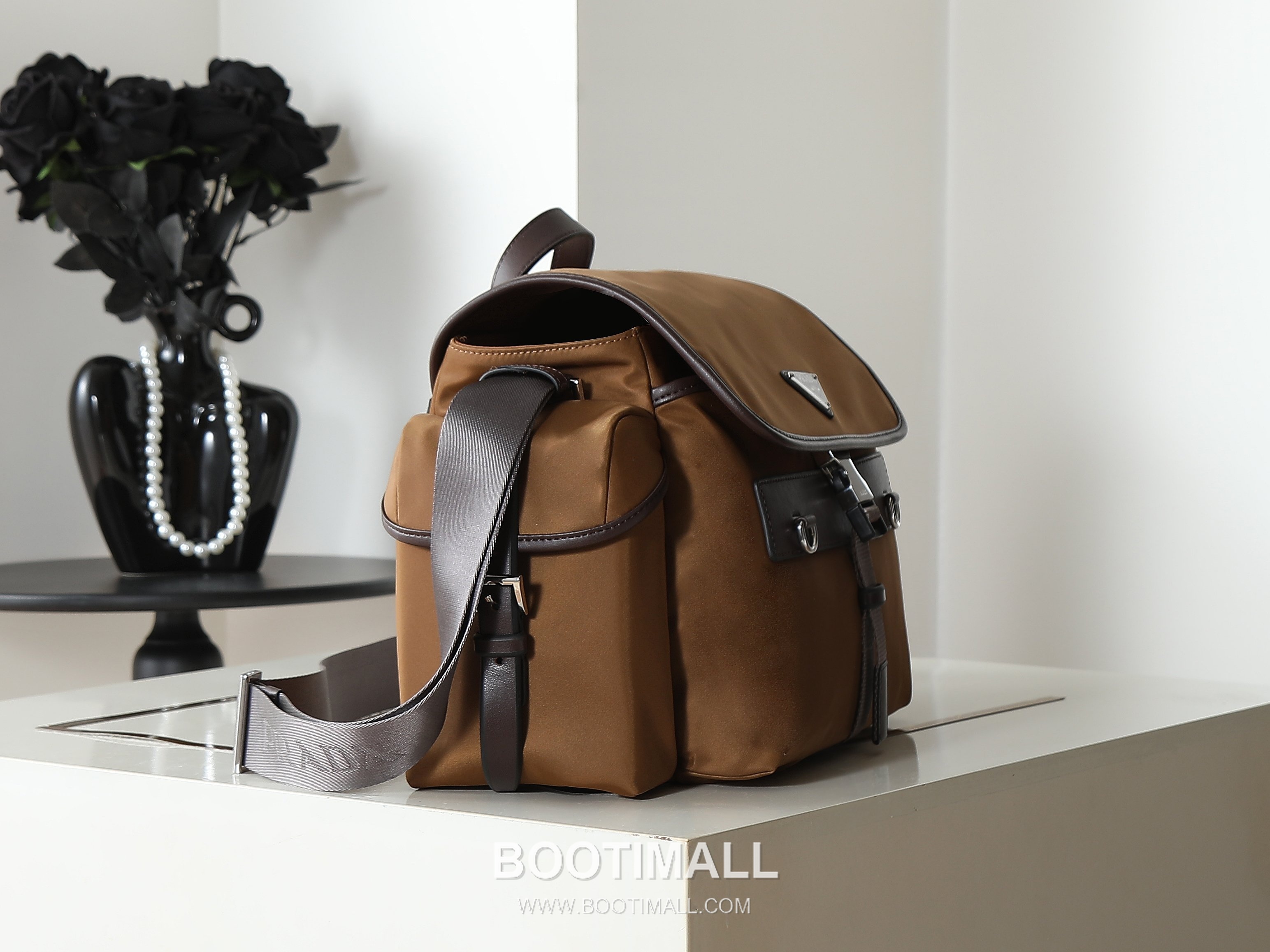 Prada Explore Flap Bag Recycled Nylon, Leather Trim Blue Crossbody Bag 프라다 익스플로어 플랩 백 2VD081 리사이클 나일론, 가죽 트리밍 블루 크로스백 26cm 2