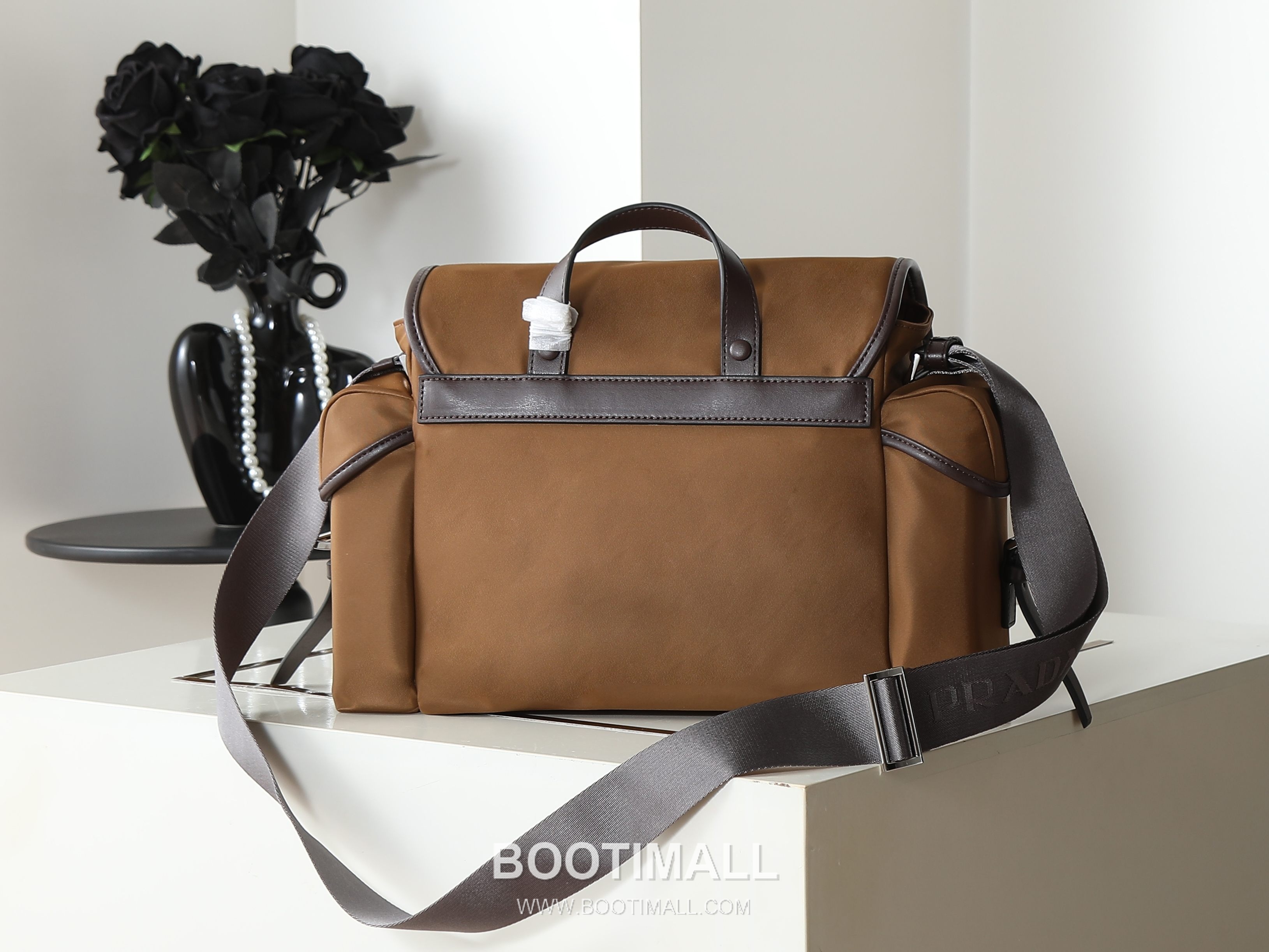 Prada Explore Flap Bag Recycled Nylon, Leather Trim Blue Crossbody Bag 프라다 익스플로어 플랩 백 2VD081 리사이클 나일론, 가죽 트리밍 블루 크로스백 26cm 3