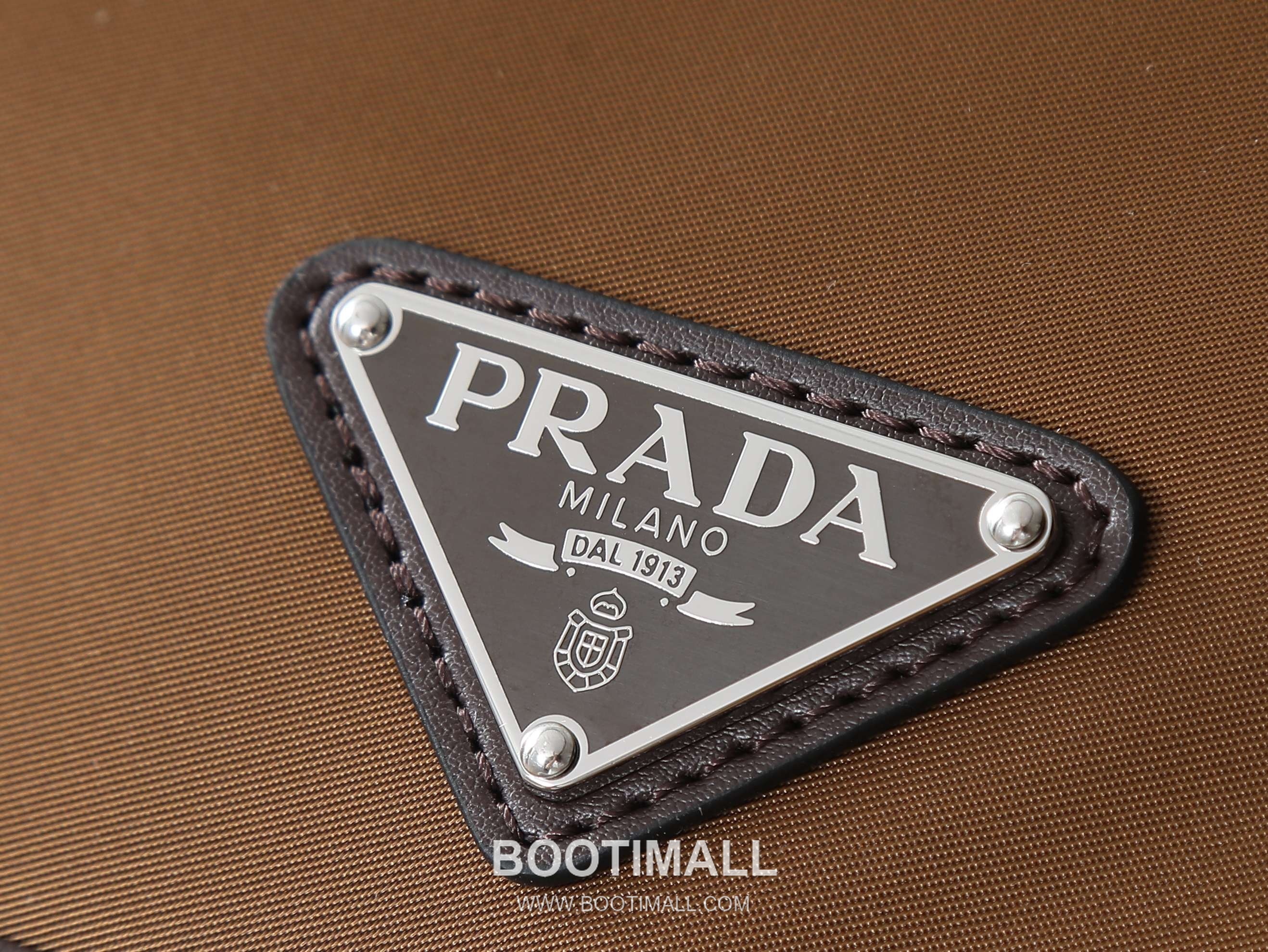 Prada Explore Flap Bag Recycled Nylon, Leather Trim Blue Crossbody Bag 프라다 익스플로어 플랩 백 2VD081 리사이클 나일론, 가죽 트리밍 블루 크로스백 26cm 4