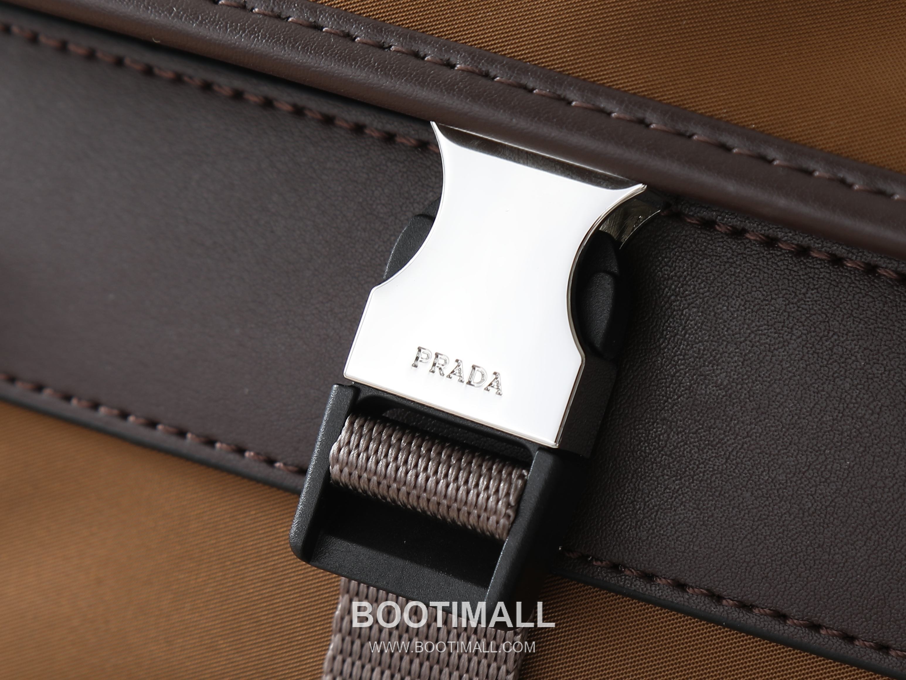 Prada Explore Flap Bag Recycled Nylon, Leather Trim Blue Crossbody Bag 프라다 익스플로어 플랩 백 2VD081 리사이클 나일론, 가죽 트리밍 블루 크로스백 26cm 5