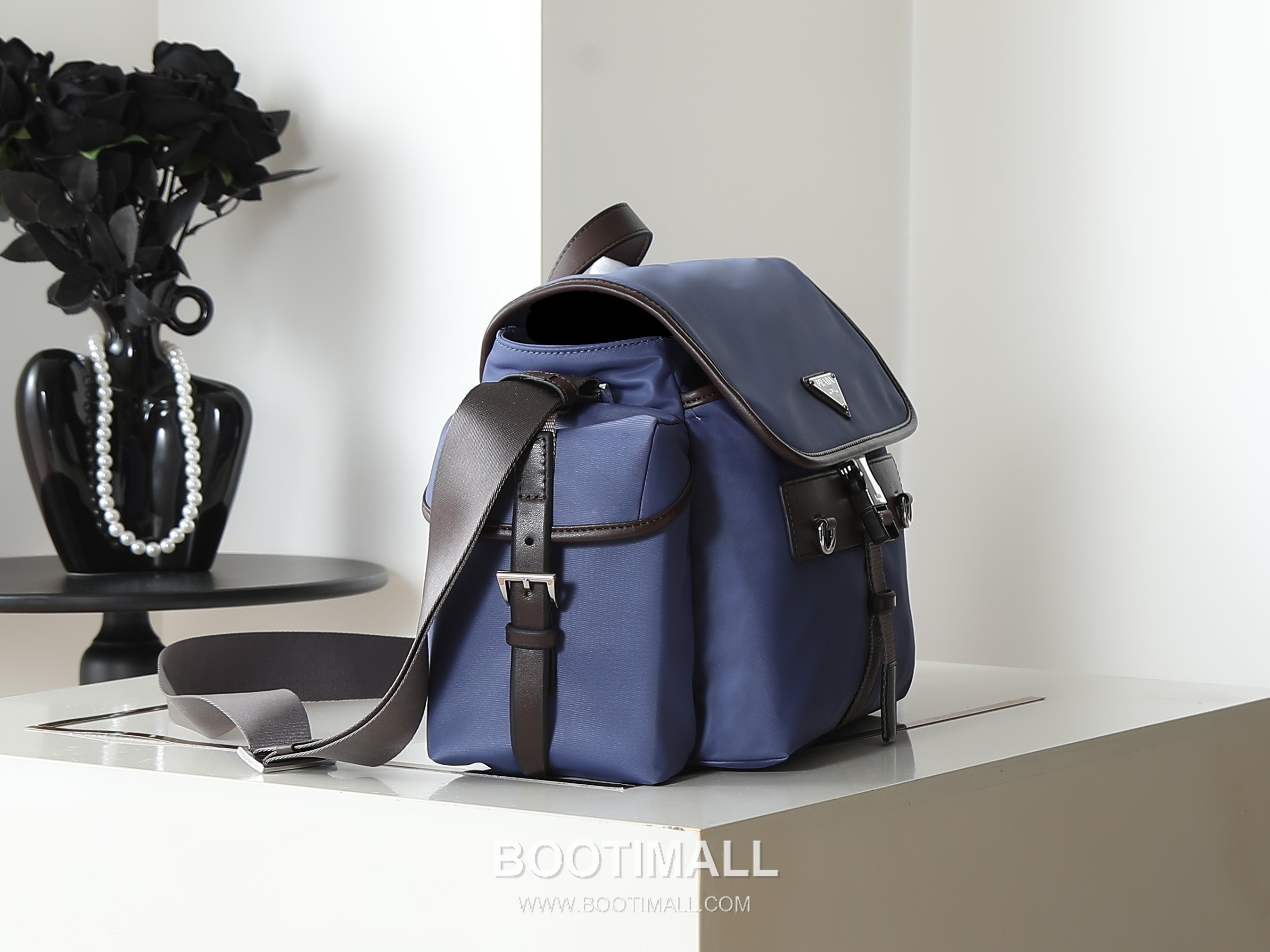 Prada Explore Flap Bag Recycled Nylon, Leather Trim Blue Crossbody Bag 프라다 익스플로어 플랩 백 2VD081 리사이클 나일론, 가죽 트리밍 블루 크로스백 26cm 2