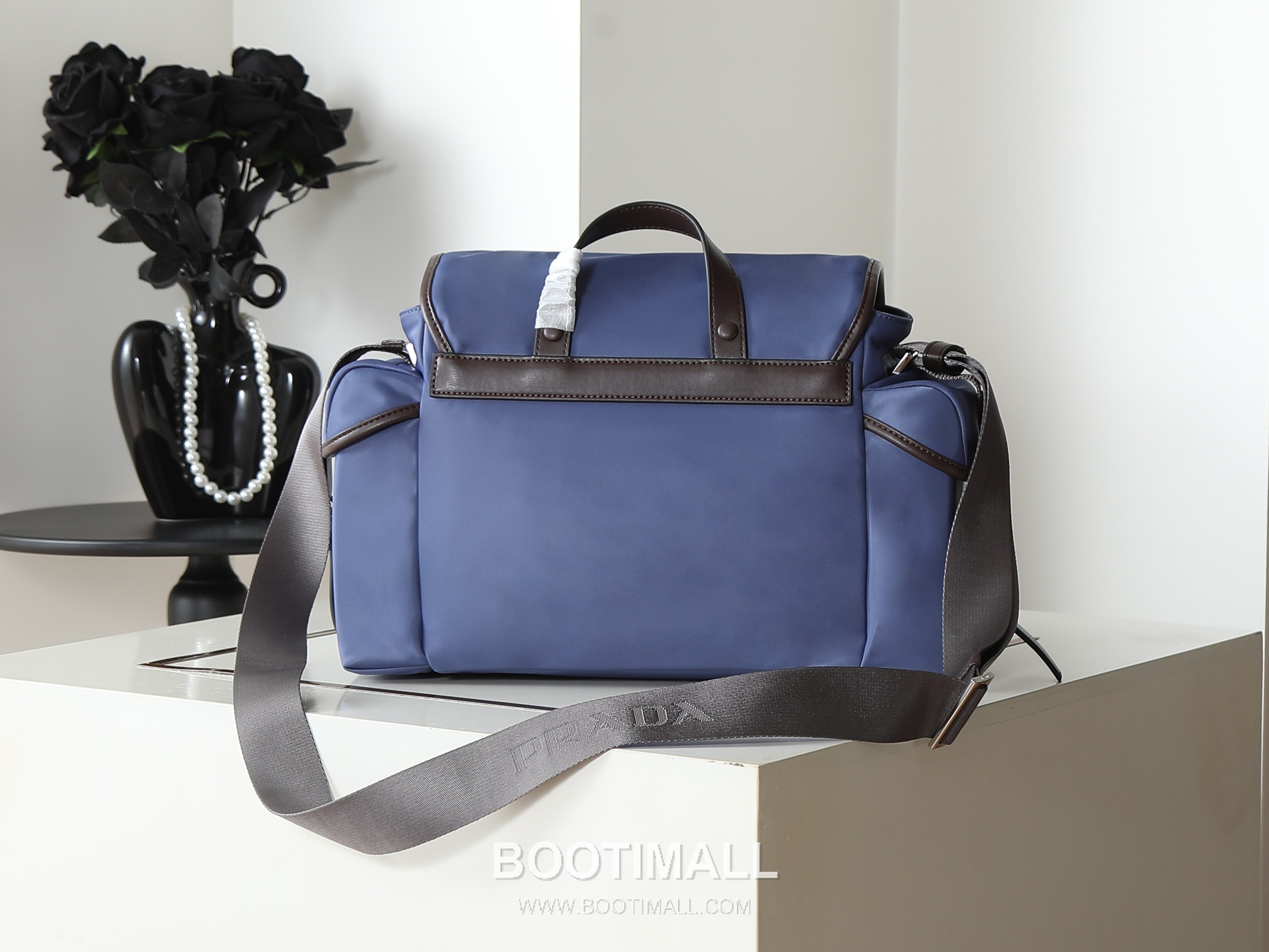 Prada Explore Flap Bag Recycled Nylon, Leather Trim Blue Crossbody Bag 프라다 익스플로어 플랩 백 2VD081 리사이클 나일론, 가죽 트리밍 블루 크로스백 26cm 3