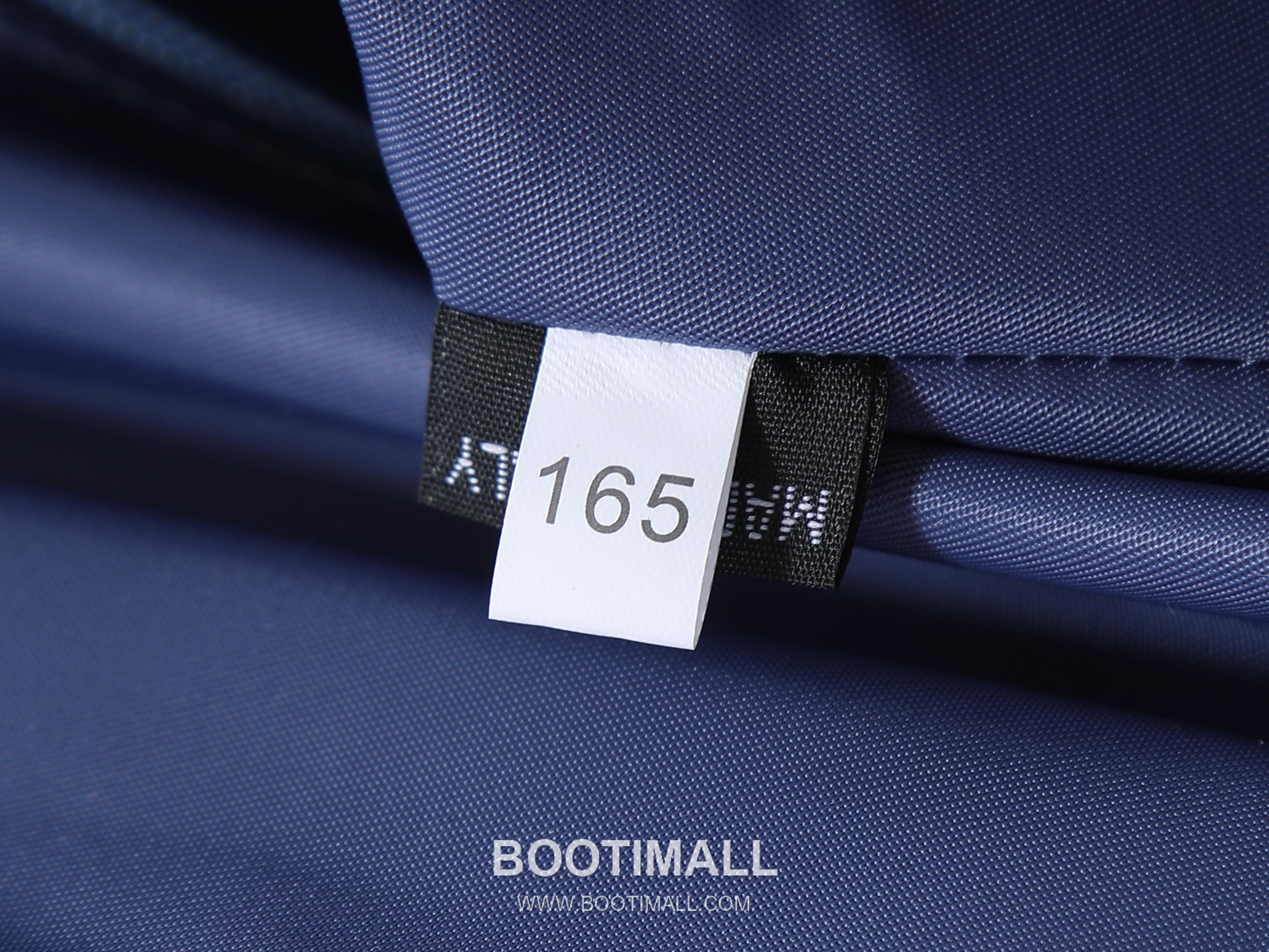 Prada Explore Flap Bag Recycled Nylon, Leather Trim Blue Crossbody Bag 프라다 익스플로어 플랩 백 2VD081 리사이클 나일론, 가죽 트리밍 블루 크로스백 26cm 9