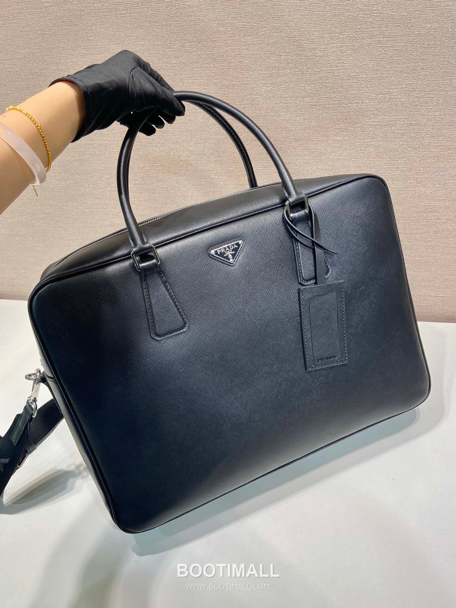 Prada Oversized Briefcase Cross-Grain Calf Leather Black 프라다 특대 브리프케이스 2VE026 크로스그레인 카프 레더 블랙 42cm 2