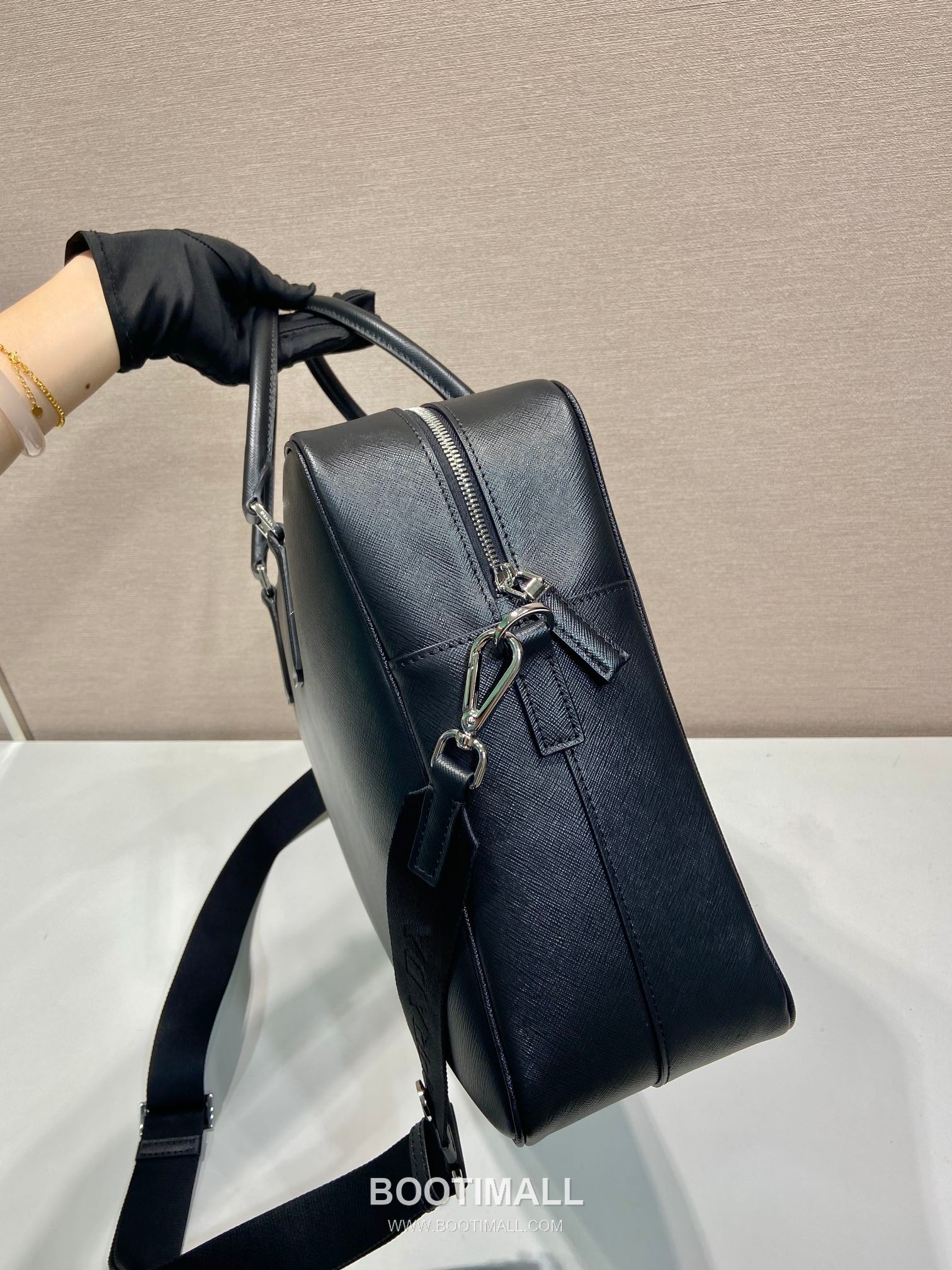 Prada Oversized Briefcase Cross-Grain Calf Leather Black 프라다 특대 브리프케이스 2VE026 크로스그레인 카프 레더 블랙 42cm 5