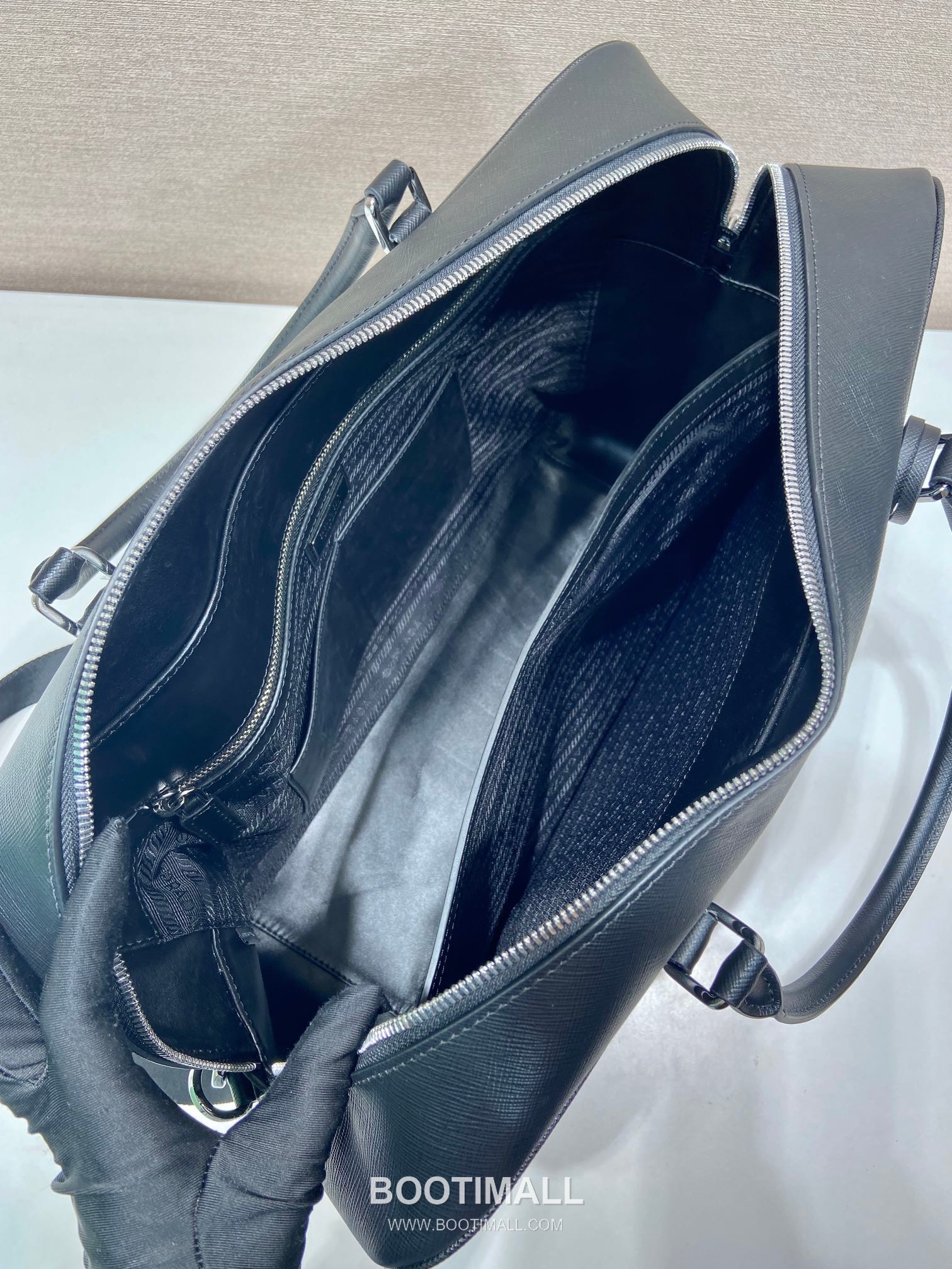 Prada Oversized Briefcase Cross-Grain Calf Leather Black 프라다 특대 브리프케이스 2VE026 크로스그레인 카프 레더 블랙 42cm 7