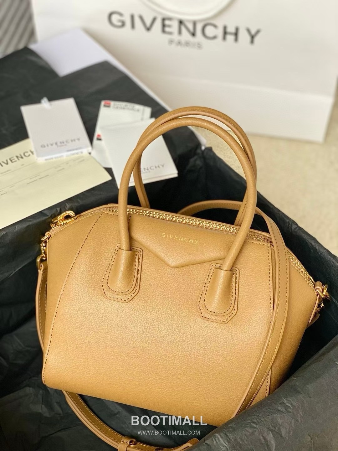 Givenchy Antigona Tote Small Grained Calfskin Black Tote Bag 지방시 안티고나 토트 스몰 그레인드 카프스킨 블랙 토트백 23cm 1