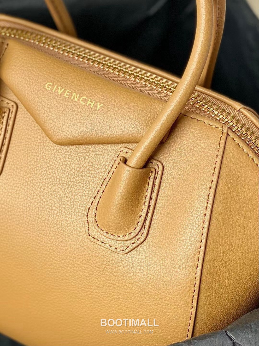 Givenchy Antigona Tote Small Grained Calfskin Black Tote Bag 지방시 안티고나 토트 스몰 그레인드 카프스킨 블랙 토트백 23cm 6