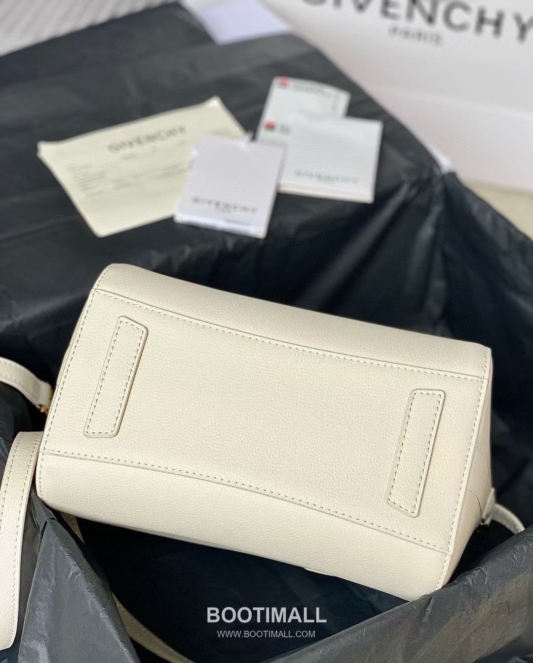 Givenchy Antigona Tote Small Grained Calfskin Black Tote Bag 지방시 안티고나 토트 스몰 그레인드 카프스킨 블랙 토트백 23cm 4