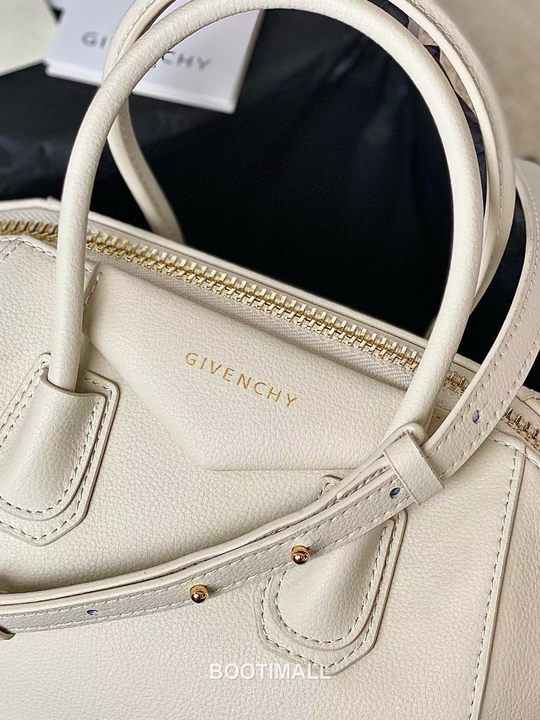 Givenchy Antigona Tote Small Grained Calfskin Black Tote Bag 지방시 안티고나 토트 스몰 그레인드 카프스킨 블랙 토트백 23cm 5