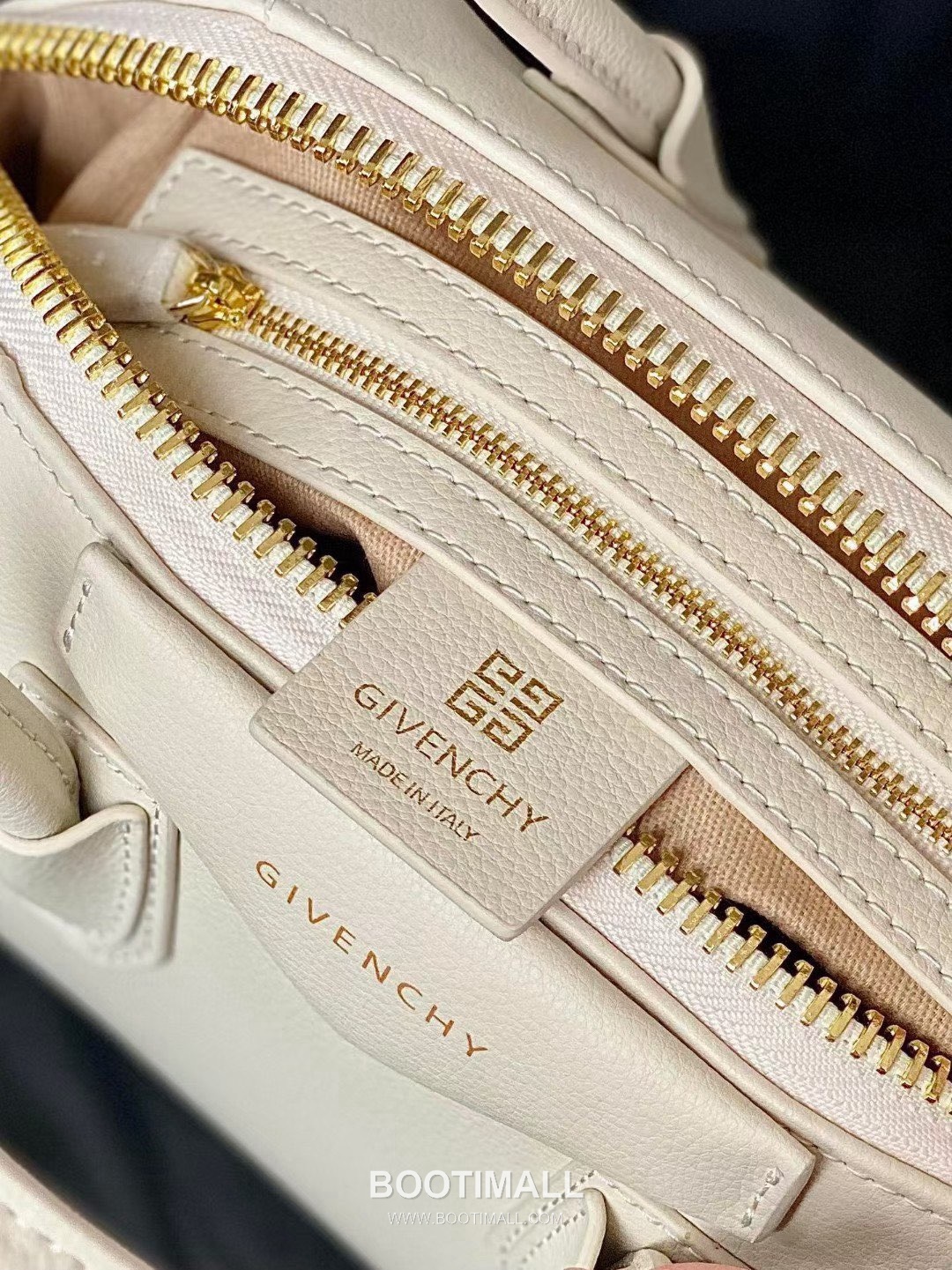 Givenchy Antigona Tote Small Grained Calfskin Black Tote Bag 지방시 안티고나 토트 스몰 그레인드 카프스킨 블랙 토트백 23cm 8