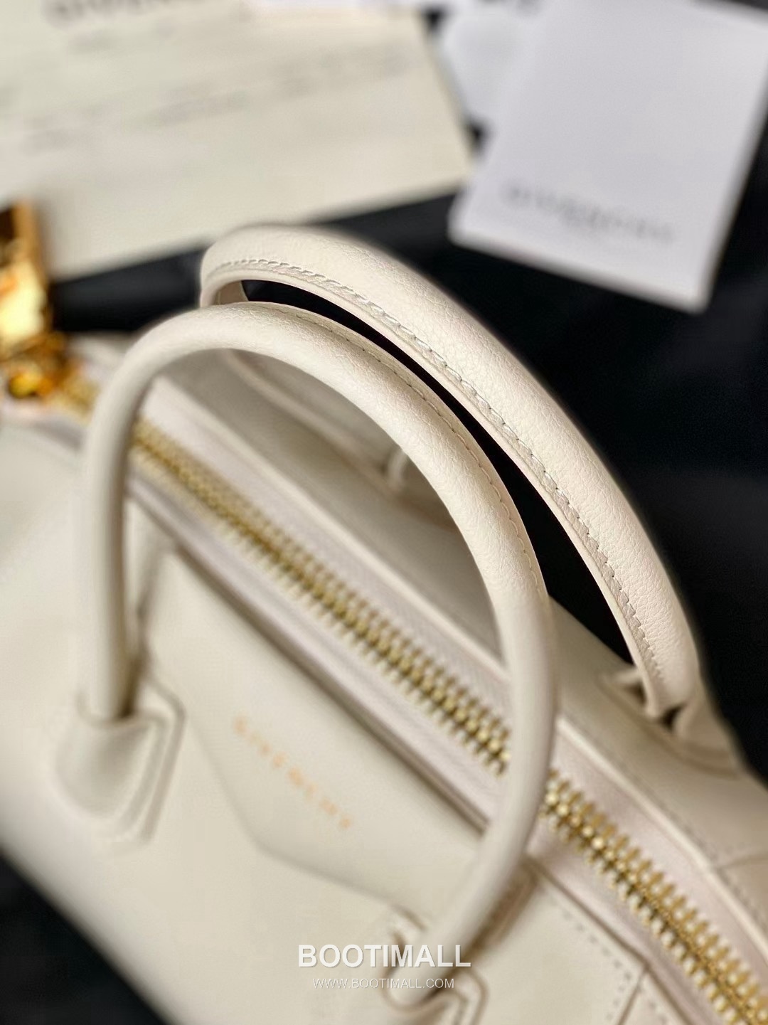 Givenchy Antigona Tote Small Grained Calfskin Black Tote Bag 지방시 안티고나 토트 스몰 그레인드 카프스킨 블랙 토트백 23cm 9