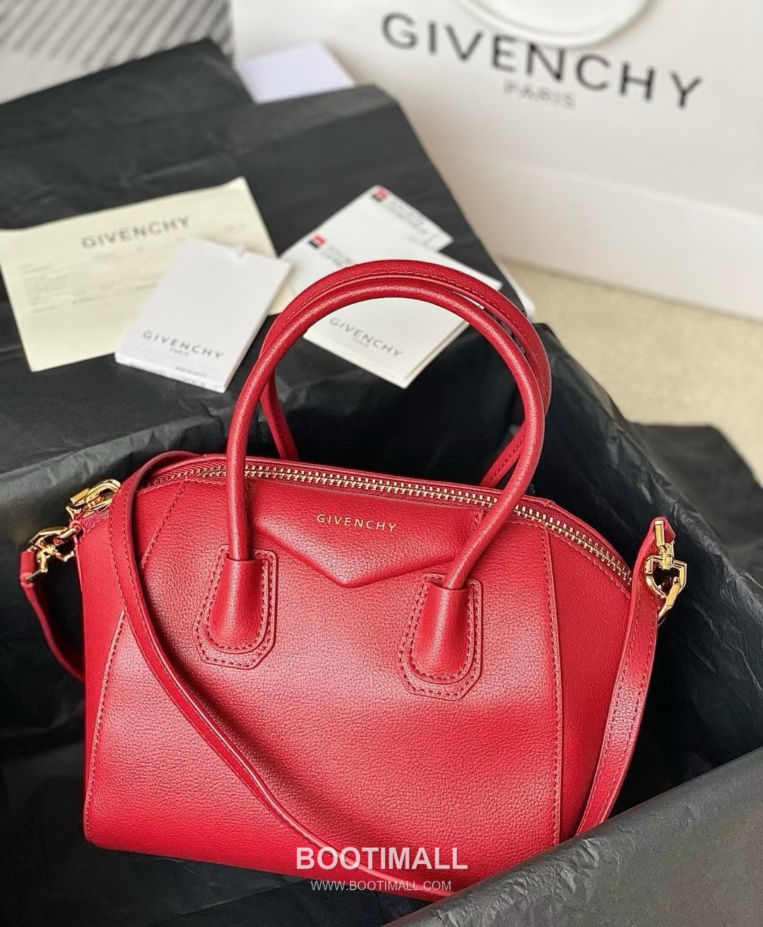 Givenchy Antigona Tote Small Grained Calfskin Black Tote Bag 지방시 안티고나 토트 스몰 그레인드 카프스킨 블랙 토트백 23cm 1