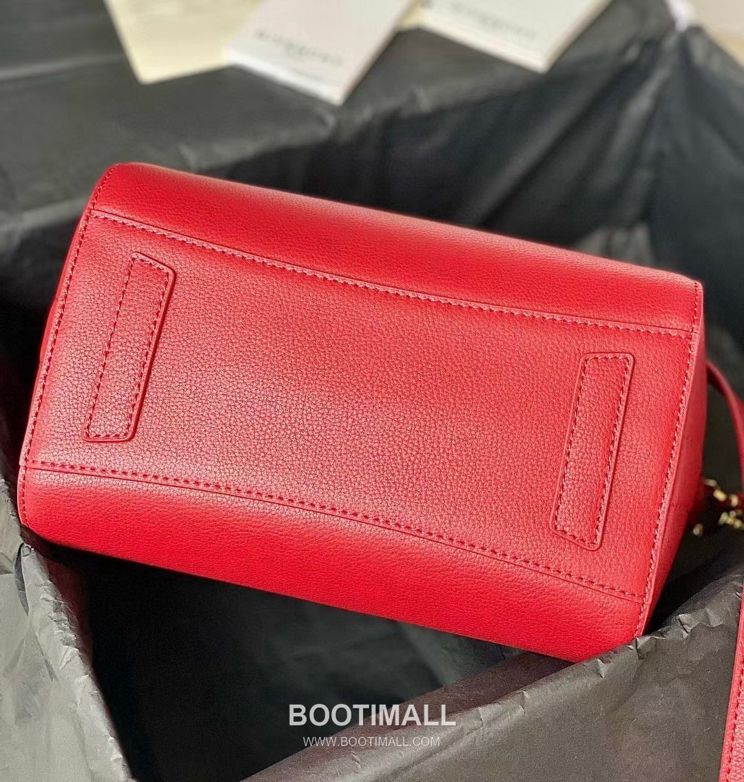 Givenchy Antigona Tote Small Grained Calfskin Black Tote Bag 지방시 안티고나 토트 스몰 그레인드 카프스킨 블랙 토트백 23cm 4