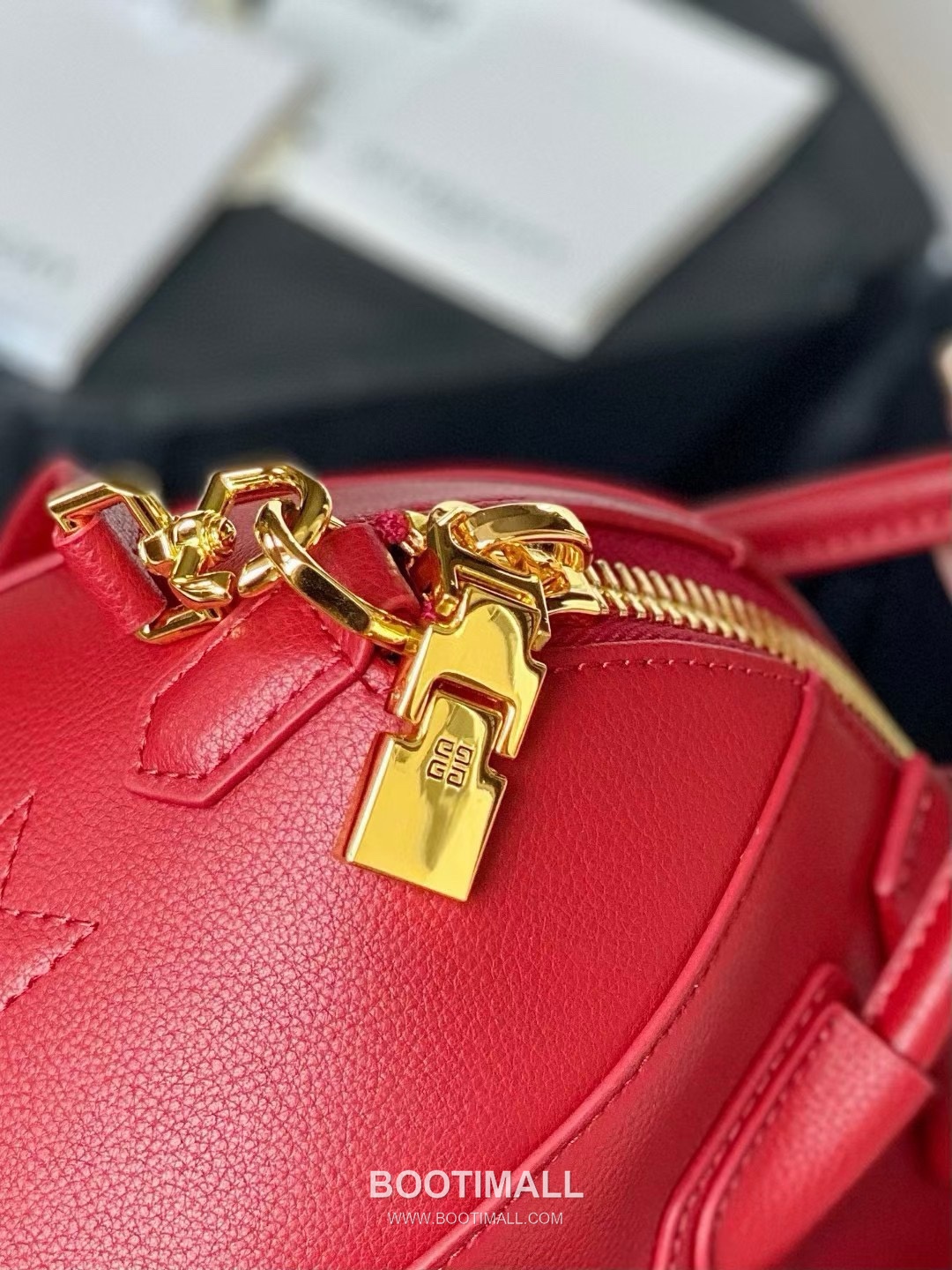 Givenchy Antigona Tote Small Grained Calfskin Black Tote Bag 지방시 안티고나 토트 스몰 그레인드 카프스킨 블랙 토트백 23cm 6