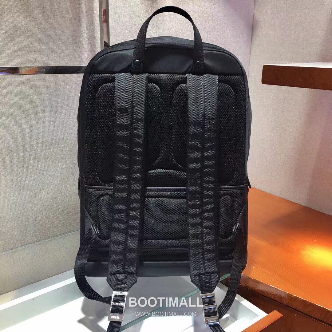 Prada Backpack Nylon, Saffiano Leather Trim Black 프라다 2VZ048 백팩 나일론, 사피아노 가죽 트리밍 블랙 43.5cm 4