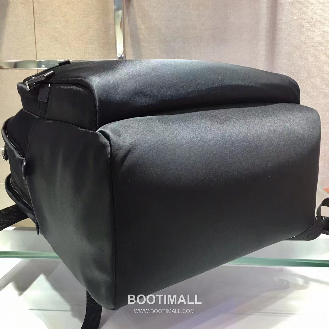 Prada Backpack Nylon, Saffiano Leather Trim Black 프라다 2VZ048 백팩 나일론, 사피아노 가죽 트리밍 블랙 43.5cm 6