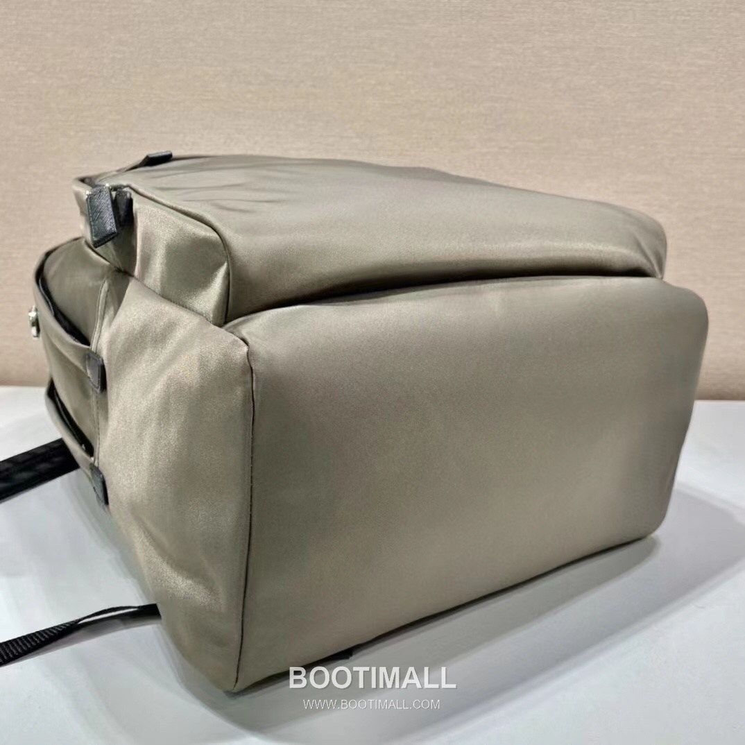 Prada Backpack Nylon, Saffiano Leather Trim Black 프라다 2VZ048 백팩 나일론, 사피아노 가죽 트리밍 블랙 43.5cm 6