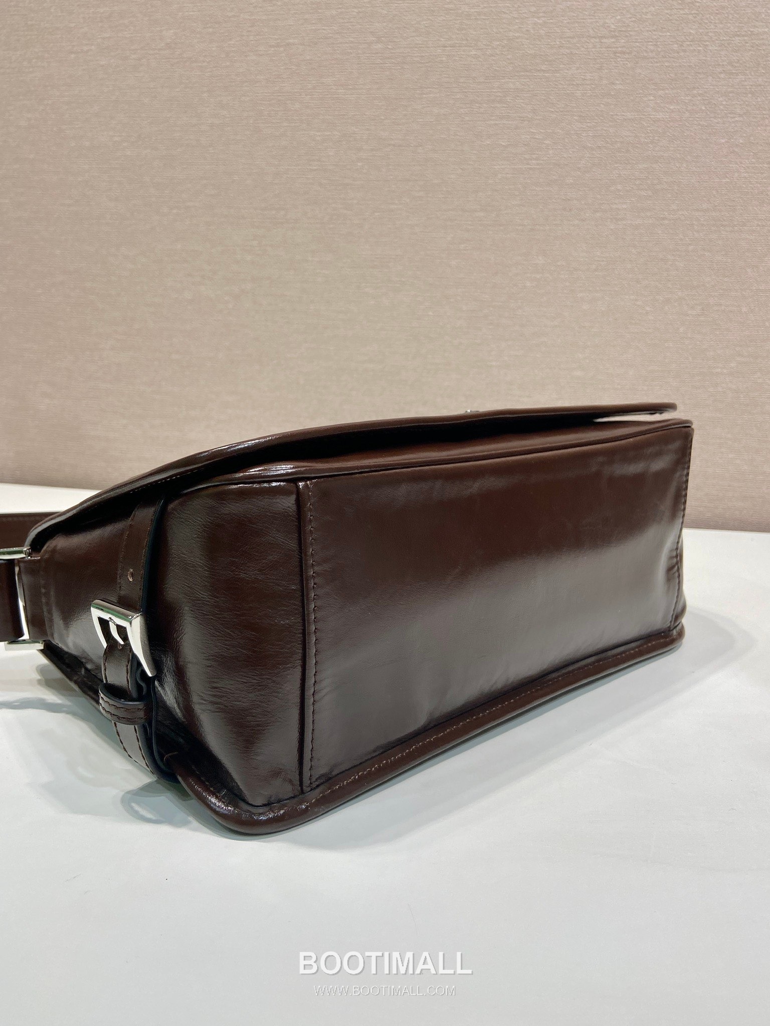 Prada Messenger Bag Waxed Leather Black 프라다 2VD073 메신저백 왁스 레더 블랙 30cm 7