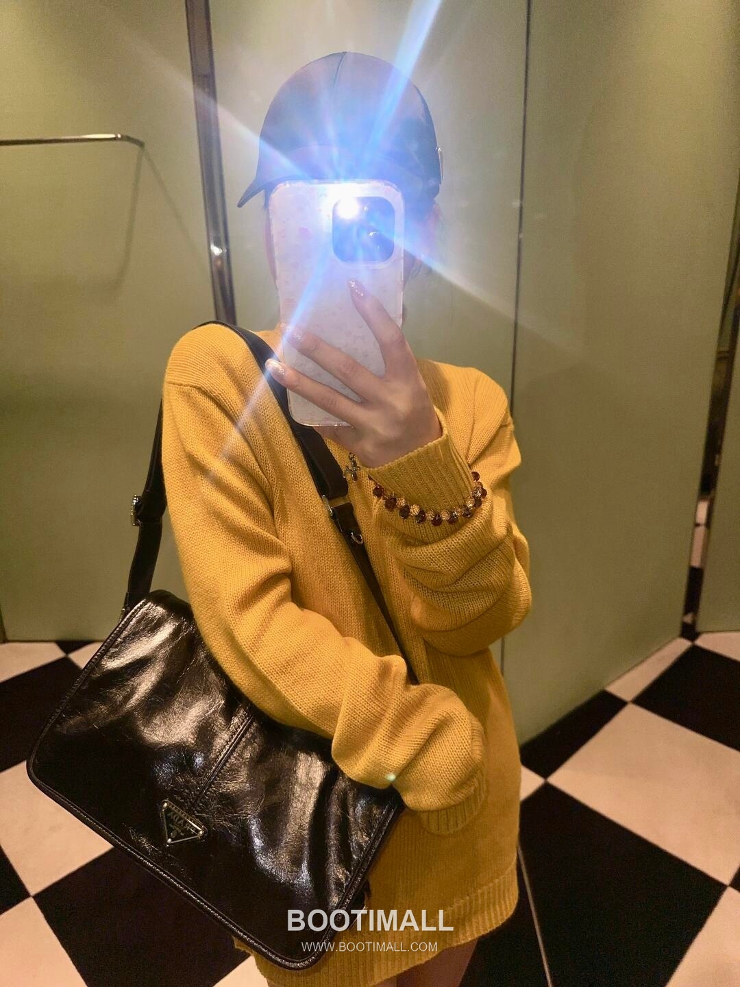 Prada Messenger Bag Waxed Leather Black 프라다 2VD073 메신저백 왁스 레더 블랙 30cm 1