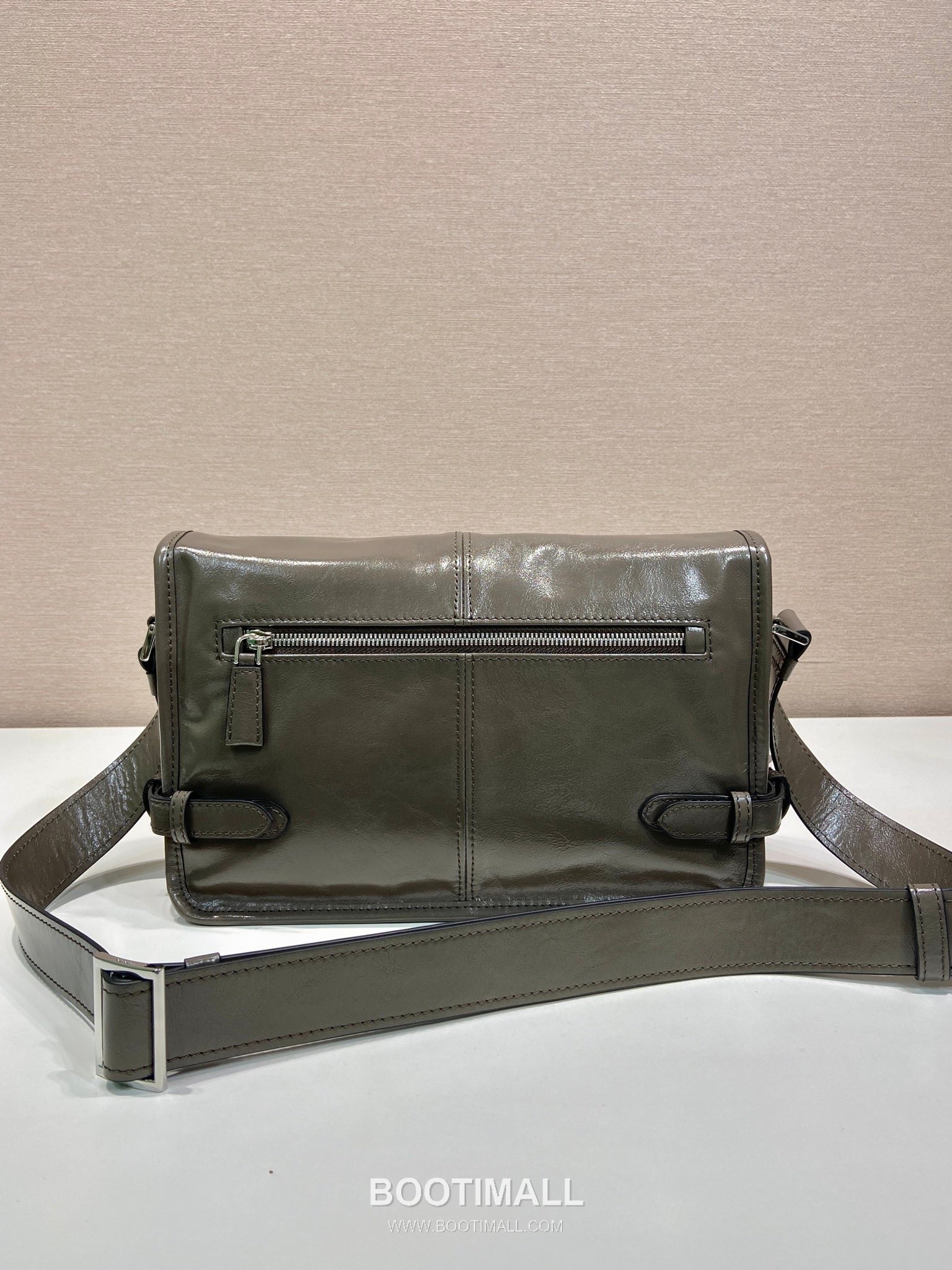 Prada Messenger Bag Waxed Leather Black 프라다 2VD073 메신저백 왁스 레더 블랙 30cm 6