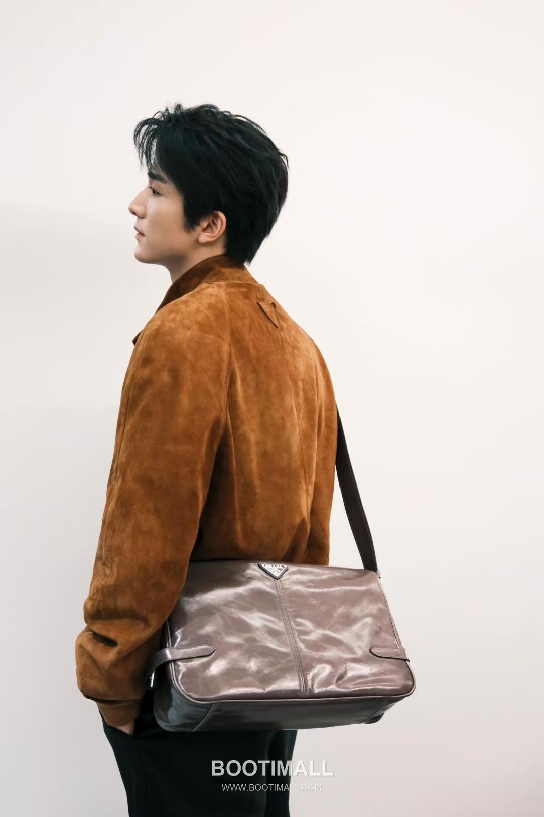 Prada Messenger Bag Oiled Wax Leather Black 프라다 2VH187 메신저백 오일드 왁스 레더 블랙 35cm 1