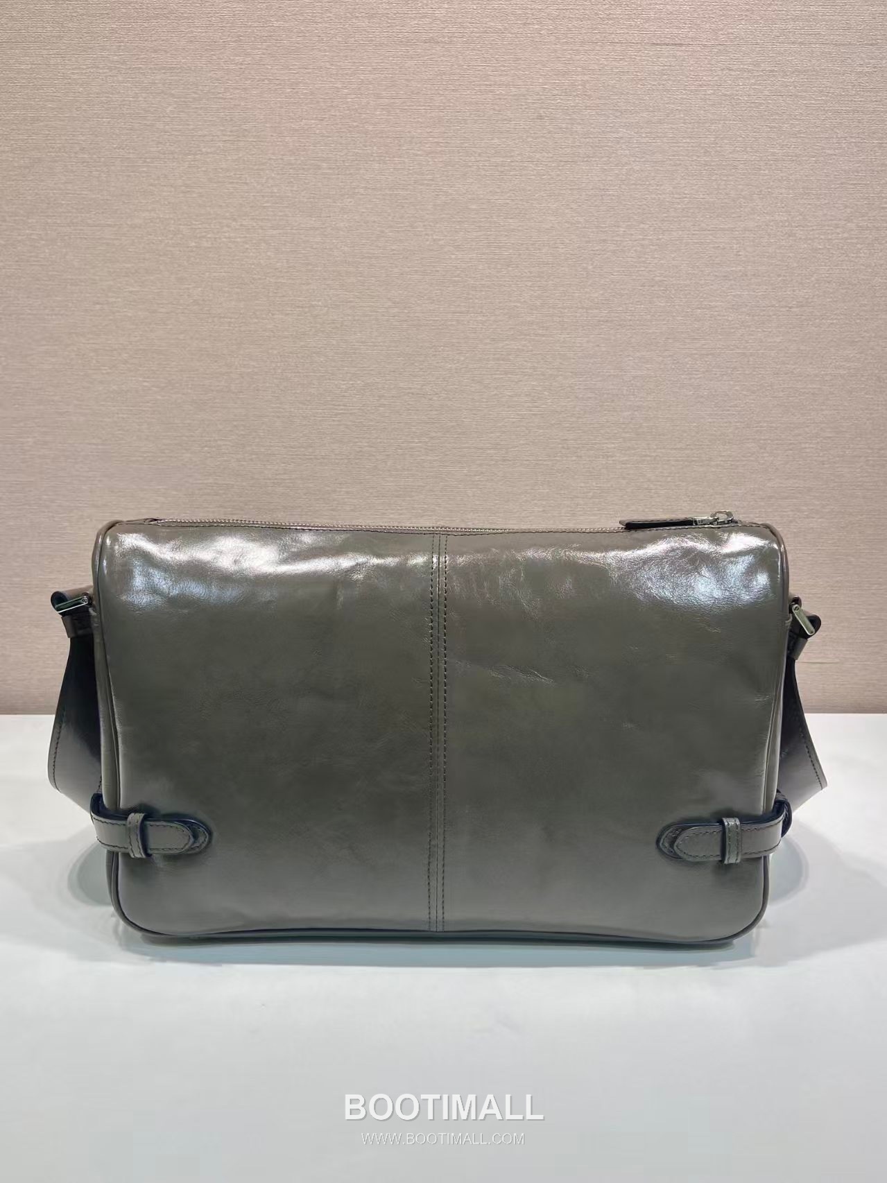 Prada Messenger Bag Oiled Wax Leather Black 프라다 2VH187 메신저백 오일드 왁스 레더 블랙 35cm 7