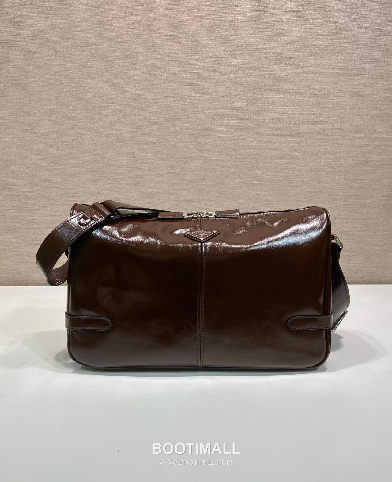 Prada Messenger Bag Oiled Wax Leather Black 프라다 2VH187 메신저백 오일드 왁스 레더 블랙 35cm 6