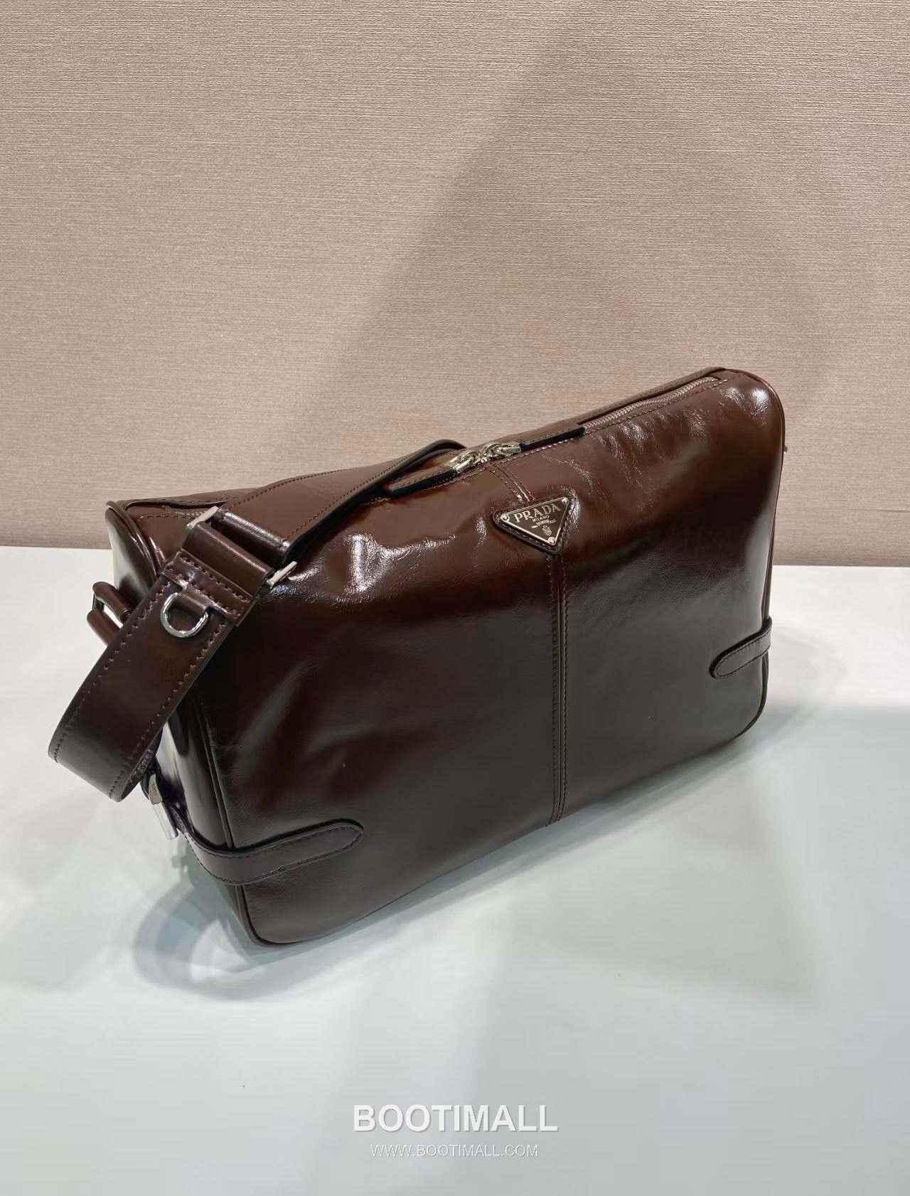 Prada Messenger Bag Oiled Wax Leather Black 프라다 2VH187 메신저백 오일드 왁스 레더 블랙 35cm 7