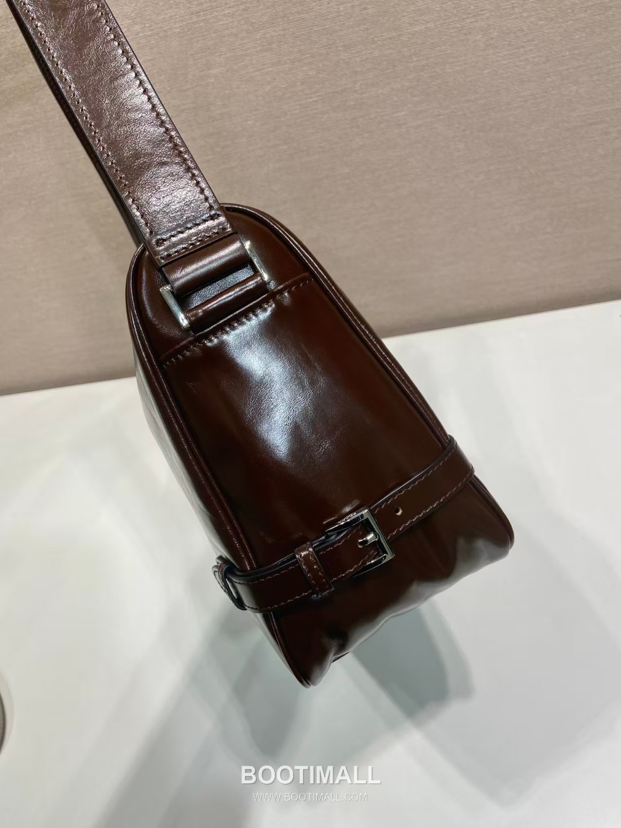 Prada Messenger Bag Oiled Wax Leather Black 프라다 2VH187 메신저백 오일드 왁스 레더 블랙 35cm 10