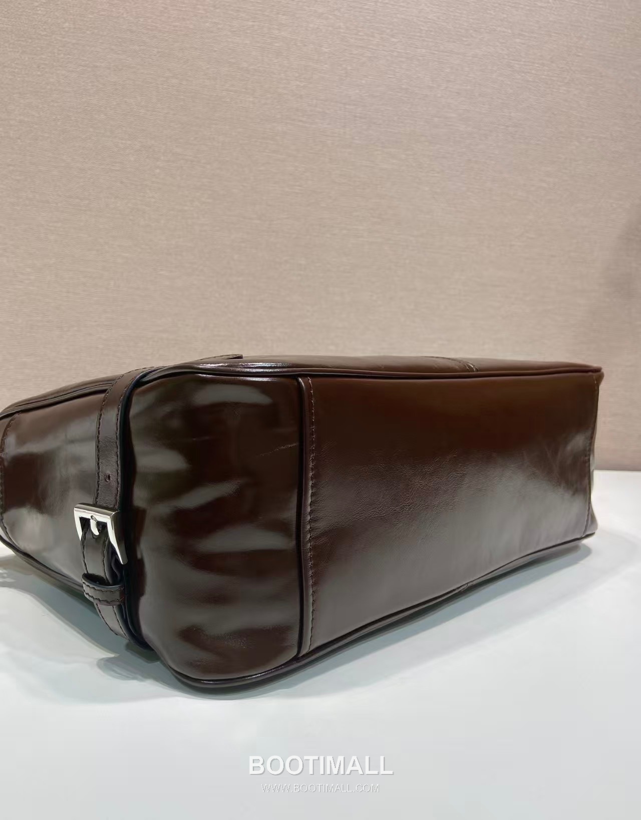 Prada Messenger Bag Oiled Wax Leather Black 프라다 2VH187 메신저백 오일드 왁스 레더 블랙 35cm 11