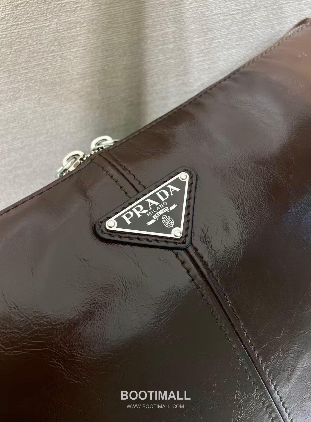 Prada Messenger Bag Oiled Wax Leather Black 프라다 2VH187 메신저백 오일드 왁스 레더 블랙 35cm 12