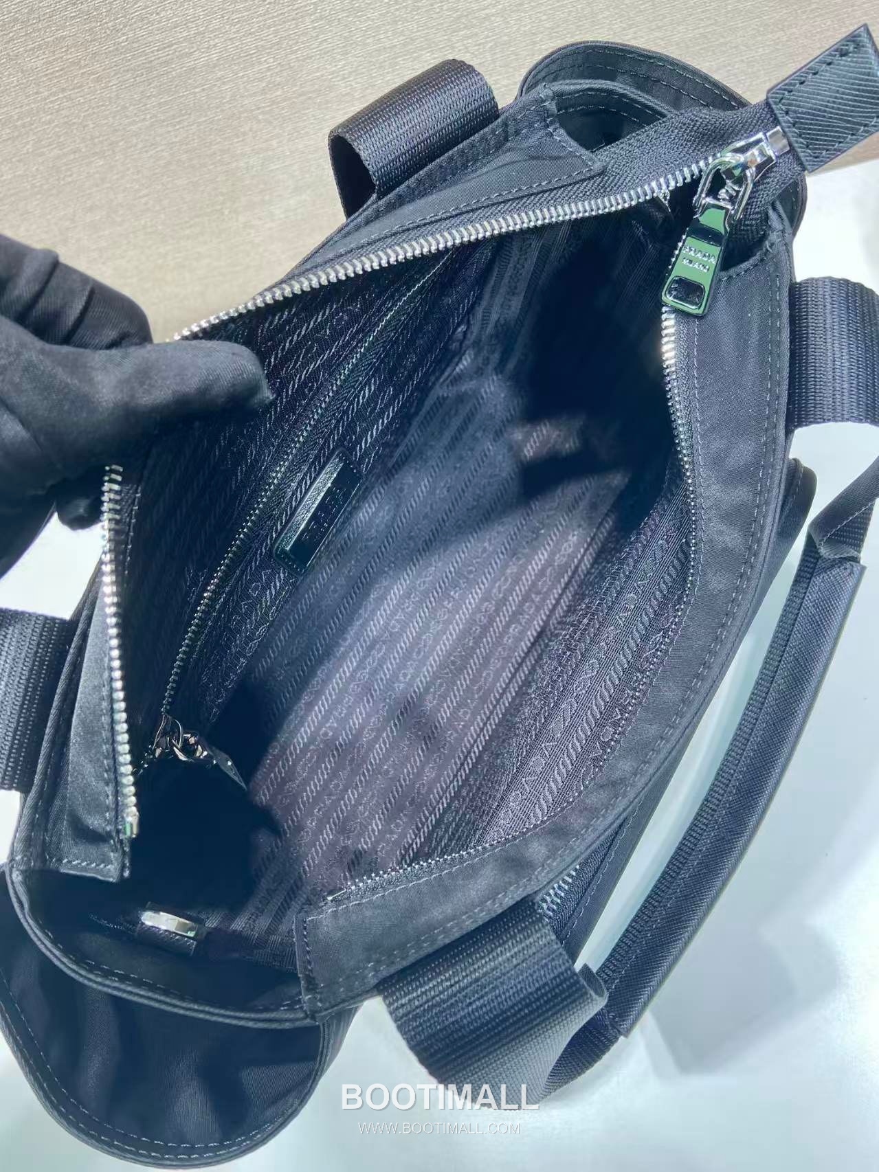 Prada Re-Nylon Tote Bag Re-Nylon Black 프라다 리나일론 토트백 1BG582 리나일론 블랙 26cm 10