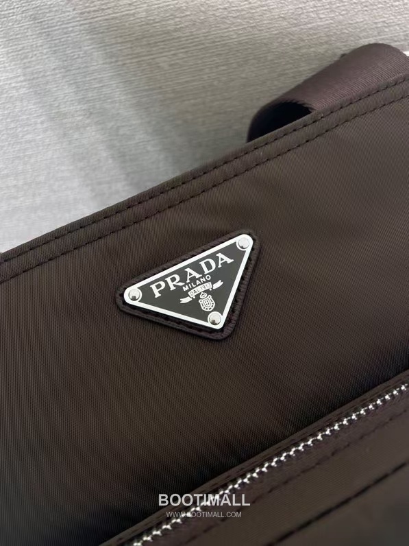 Prada Re-Nylon Tote Bag Re-Nylon Black 프라다 리나일론 토트백 1BG582 리나일론 블랙 26cm 9