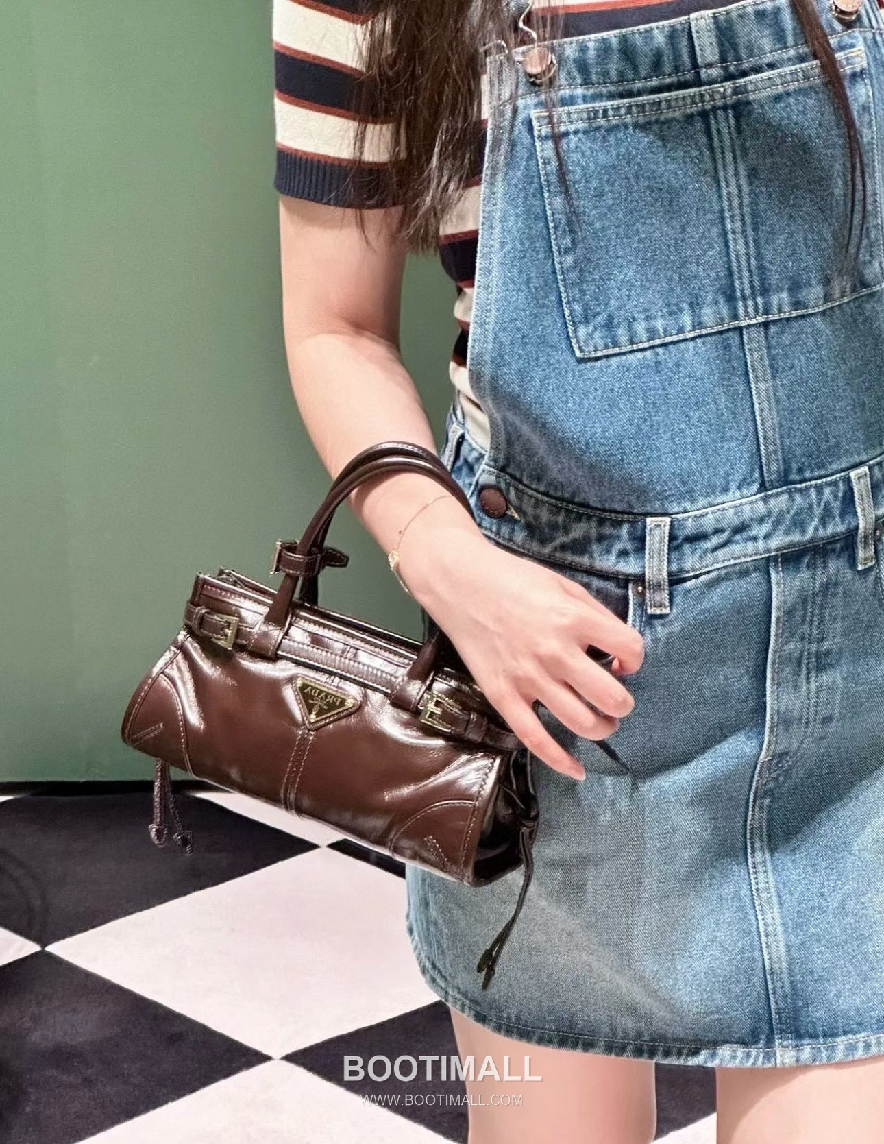 Prada Soft Lux Mini Bag Oiled Wax Leather Black Top Handle Bag 프라다 소프트 럭스 미니 백 오일드 왁스 레더 블랙 탑핸들백 23.5cm 9