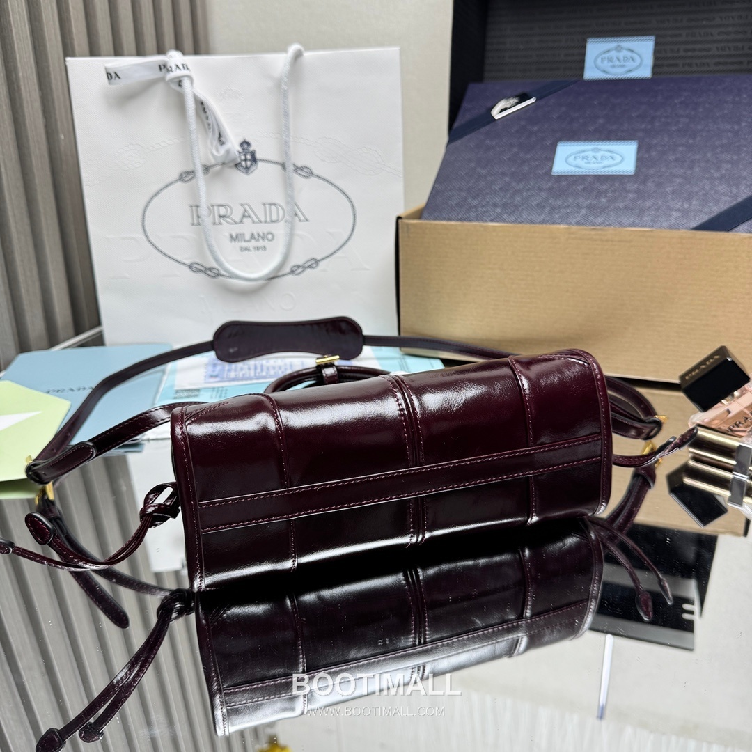 Prada Soft Lux Mini Bag Oiled Wax Leather Black Top Handle Bag 프라다 소프트 럭스 미니 백 오일드 왁스 레더 블랙 탑핸들백 23.5cm 13