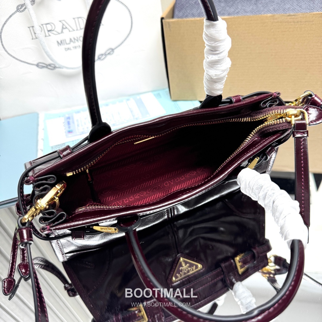 Prada Soft Lux Mini Bag Oiled Wax Leather Black Top Handle Bag 프라다 소프트 럭스 미니 백 오일드 왁스 레더 블랙 탑핸들백 23.5cm 17