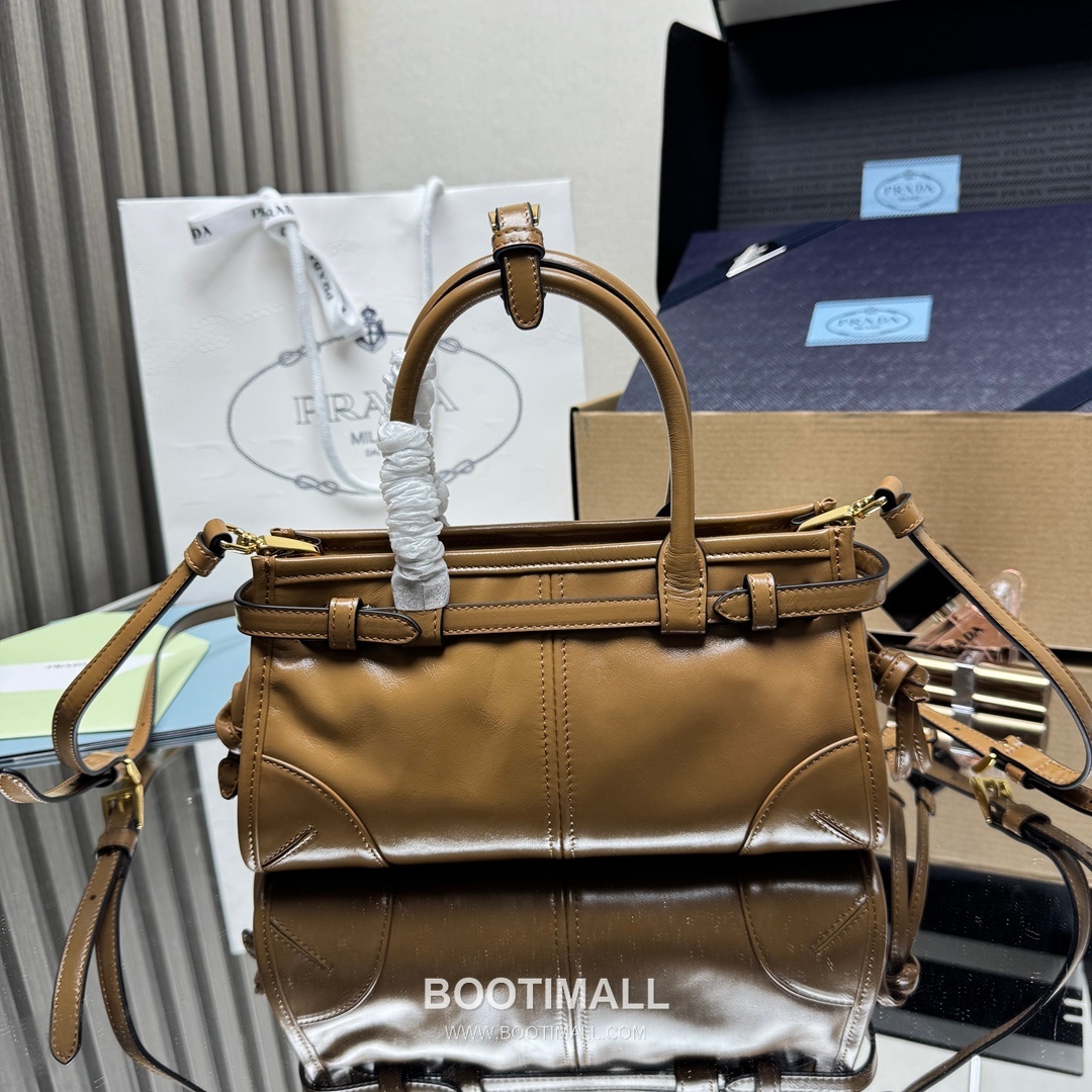 Prada Soft Lux Mini Bag Oiled Wax Leather Black Top Handle Bag 프라다 소프트 럭스 미니 백 오일드 왁스 레더 블랙 탑핸들백 23.5cm 2