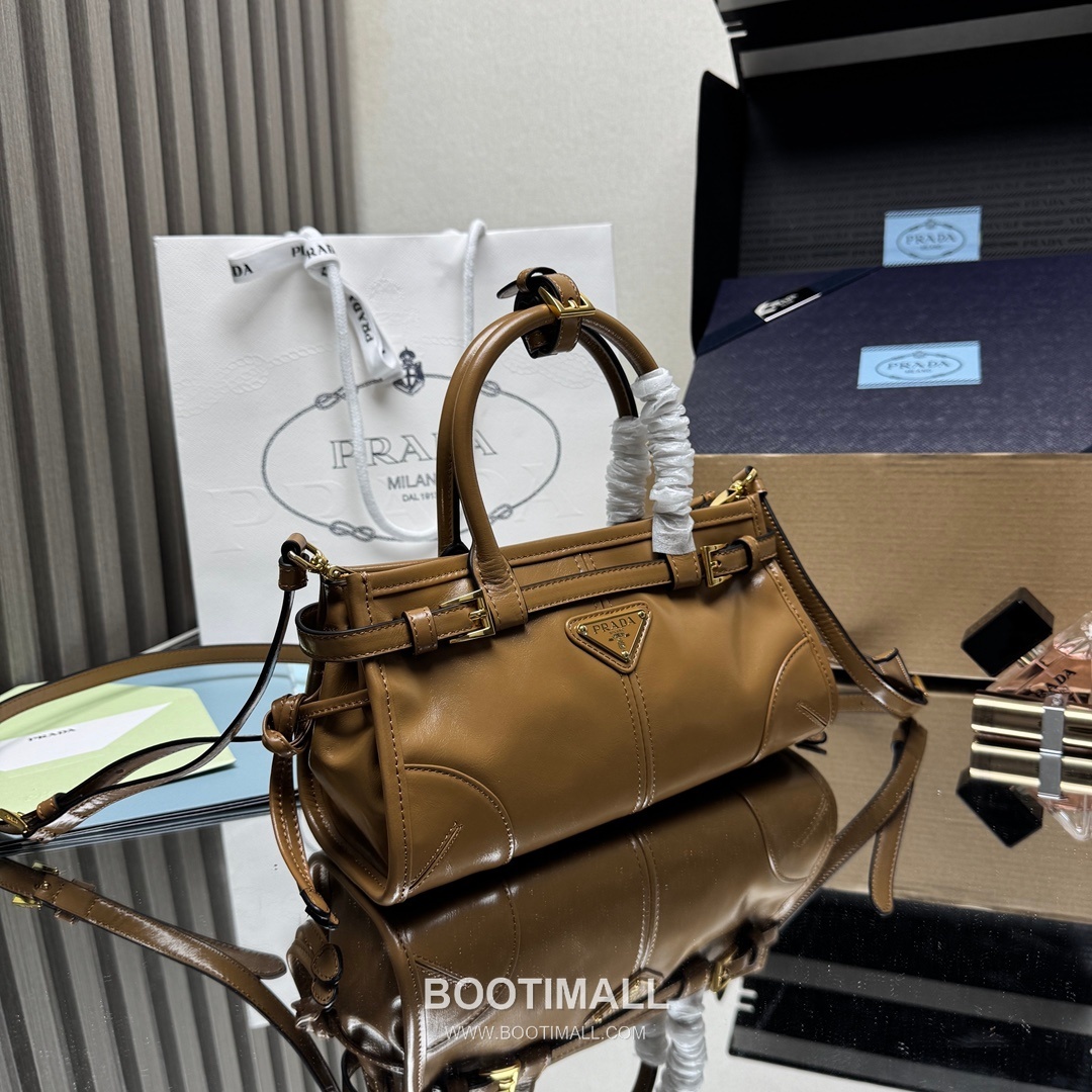 Prada Soft Lux Mini Bag Oiled Wax Leather Black Top Handle Bag 프라다 소프트 럭스 미니 백 오일드 왁스 레더 블랙 탑핸들백 23.5cm 3