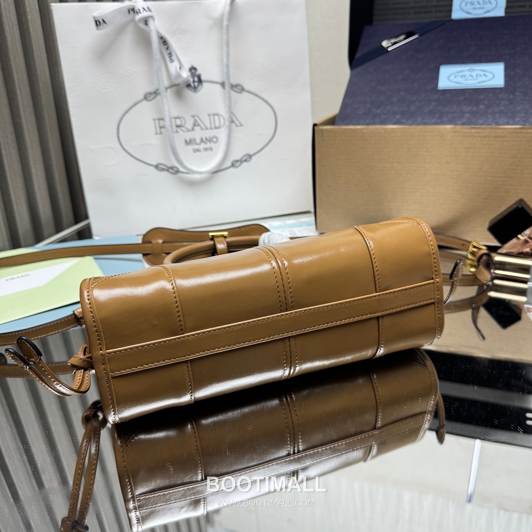 Prada Soft Lux Mini Bag Oiled Wax Leather Black Top Handle Bag 프라다 소프트 럭스 미니 백 오일드 왁스 레더 블랙 탑핸들백 23.5cm 4