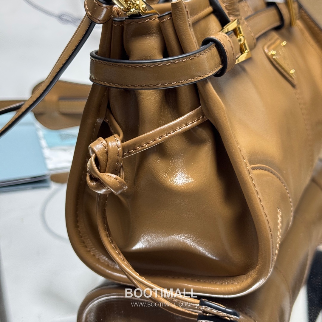 Prada Soft Lux Mini Bag Oiled Wax Leather Black Top Handle Bag 프라다 소프트 럭스 미니 백 오일드 왁스 레더 블랙 탑핸들백 23.5cm 7