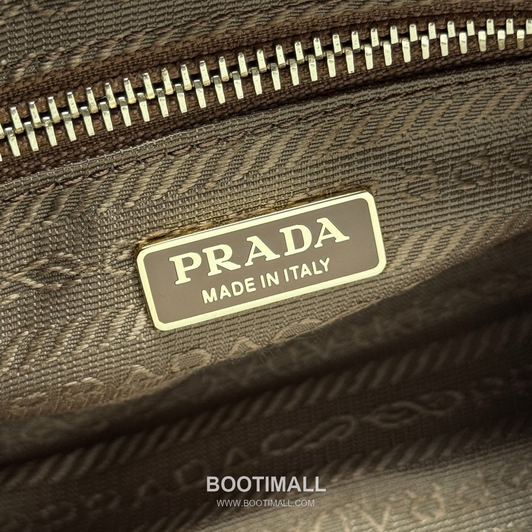 Prada Soft Lux Mini Bag Oiled Wax Leather Black Top Handle Bag 프라다 소프트 럭스 미니 백 오일드 왁스 레더 블랙 탑핸들백 23.5cm 9