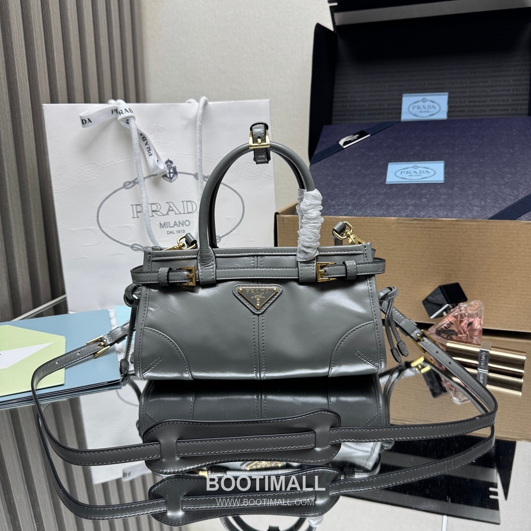 Prada Soft Lux Mini Bag Oiled Wax Leather Black Top Handle Bag 프라다 소프트 럭스 미니 백 오일드 왁스 레더 블랙 탑핸들백 23.5cm 1