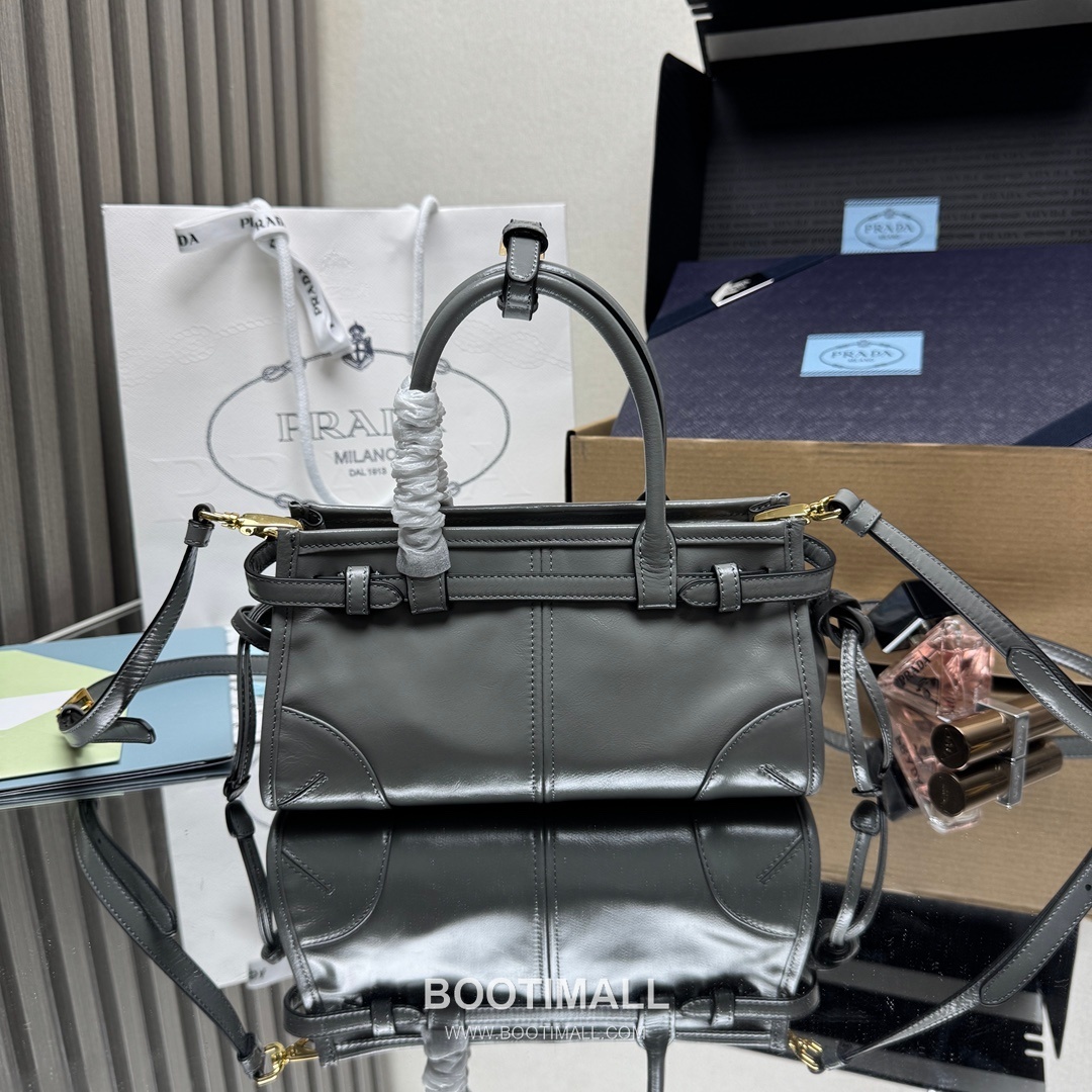 Prada Soft Lux Mini Bag Oiled Wax Leather Black Top Handle Bag 프라다 소프트 럭스 미니 백 오일드 왁스 레더 블랙 탑핸들백 23.5cm 2