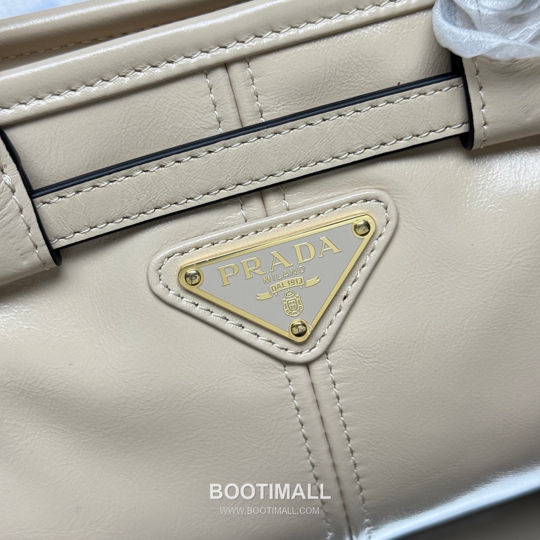 Prada Soft Lux Mini Bag Oiled Wax Leather Black Top Handle Bag 프라다 소프트 럭스 미니 백 오일드 왁스 레더 블랙 탑핸들백 23.5cm 5