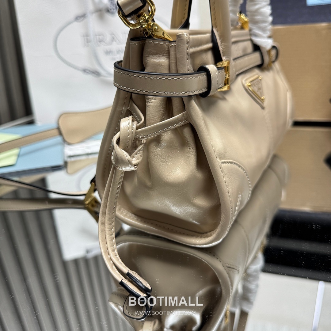 Prada Soft Lux Mini Bag Oiled Wax Leather Black Top Handle Bag 프라다 소프트 럭스 미니 백 오일드 왁스 레더 블랙 탑핸들백 23.5cm 7