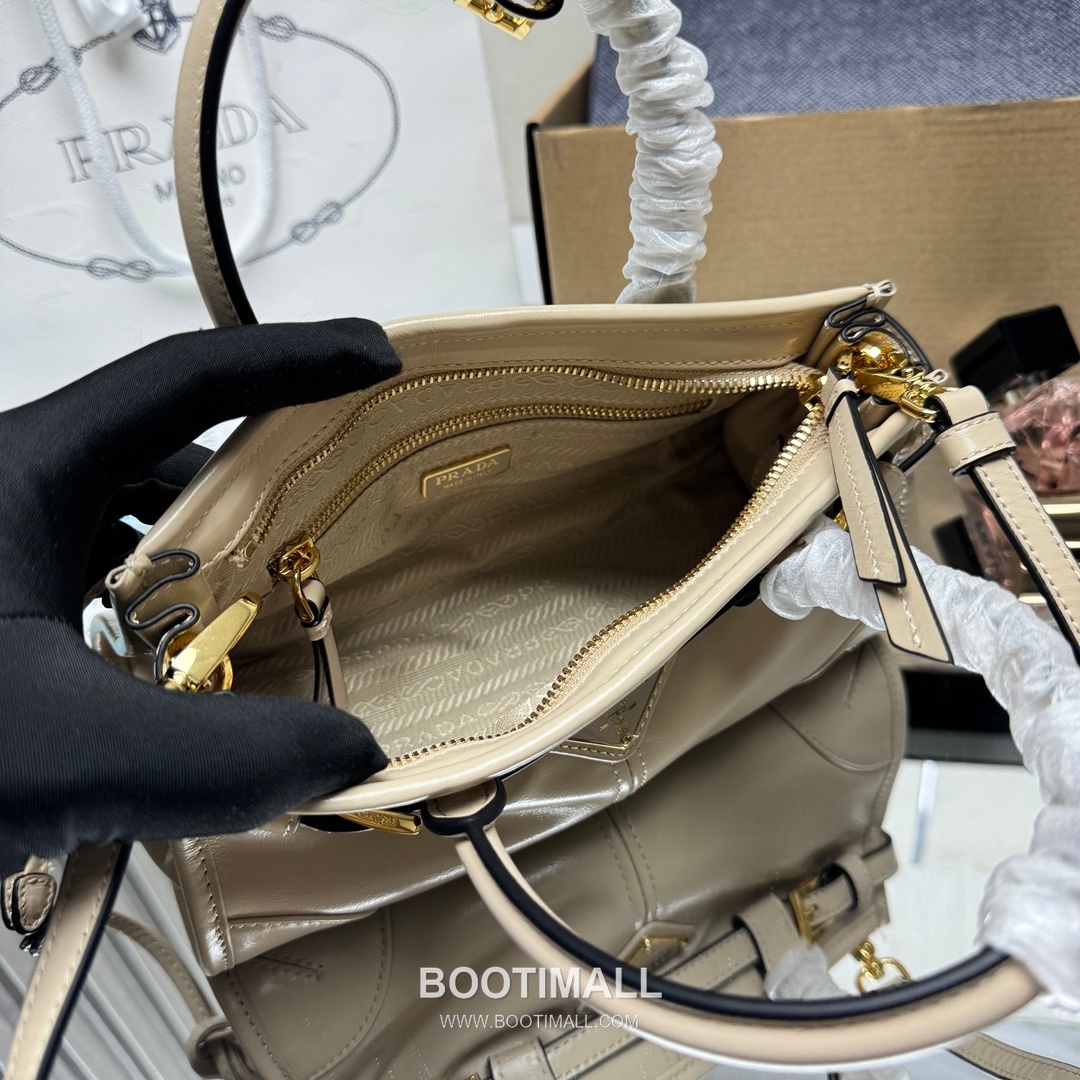 Prada Soft Lux Mini Bag Oiled Wax Leather Black Top Handle Bag 프라다 소프트 럭스 미니 백 오일드 왁스 레더 블랙 탑핸들백 23.5cm 8