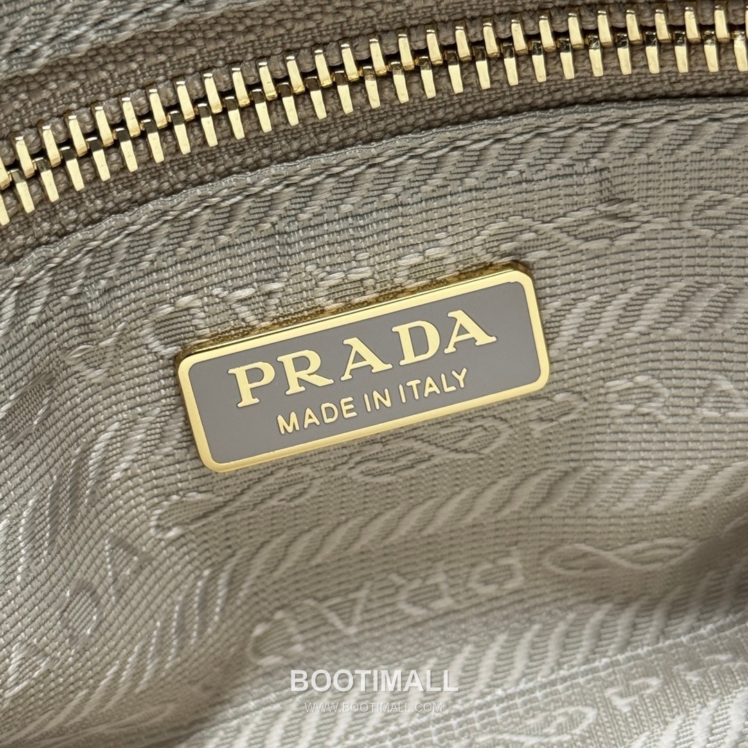Prada Soft Lux Mini Bag Oiled Wax Leather Black Top Handle Bag 프라다 소프트 럭스 미니 백 오일드 왁스 레더 블랙 탑핸들백 23.5cm 9